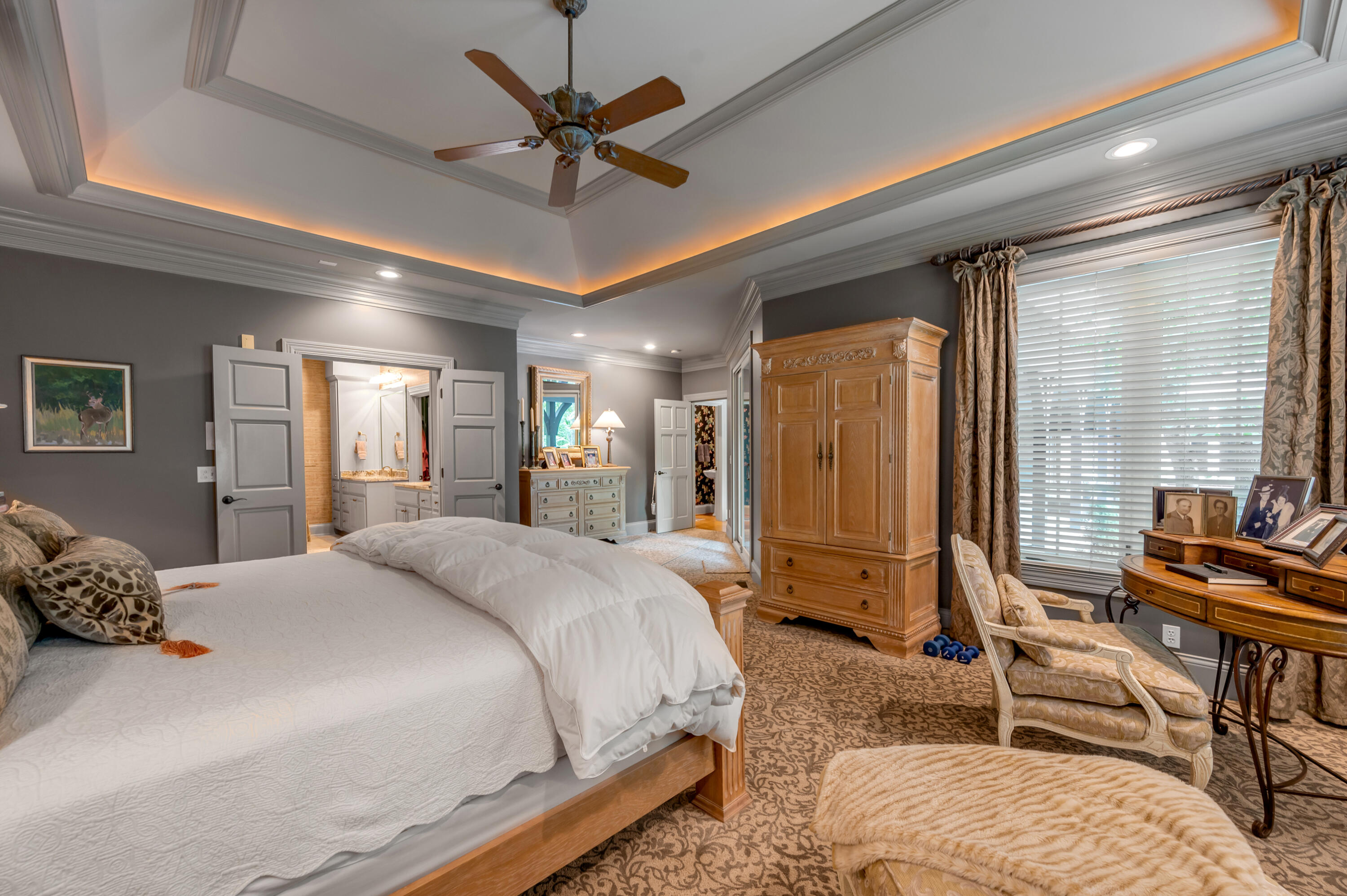 52 Avenue of Champions