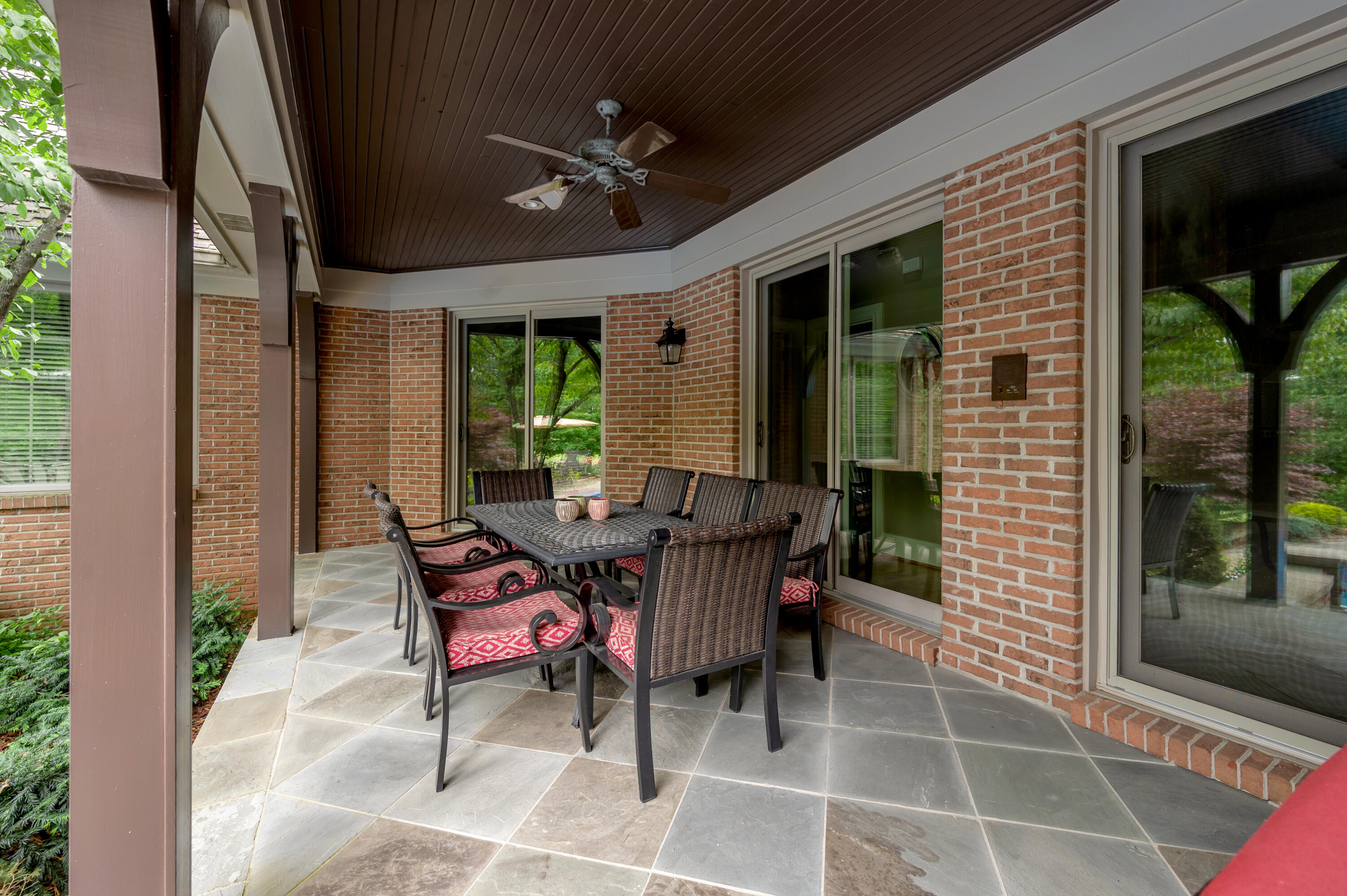 52 Avenue of Champions