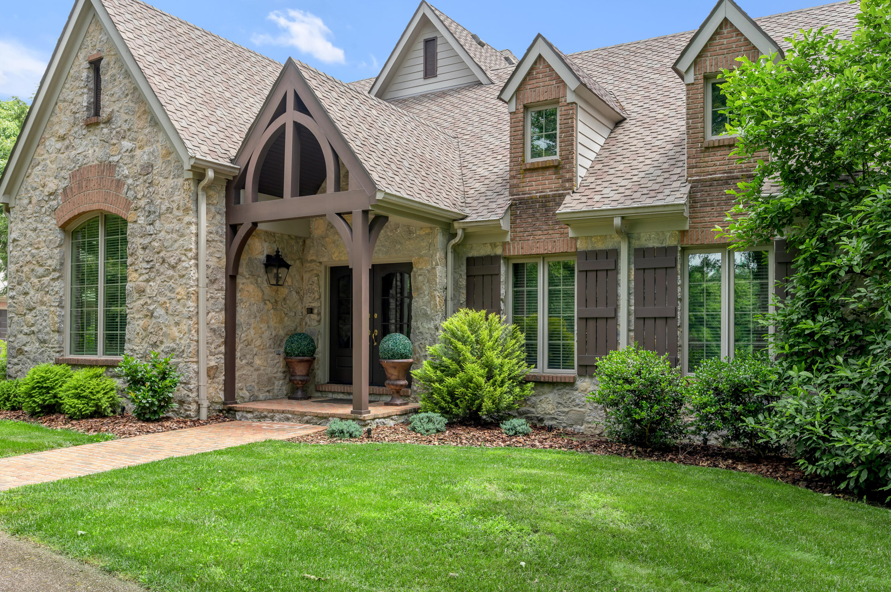 52 Avenue of Champions