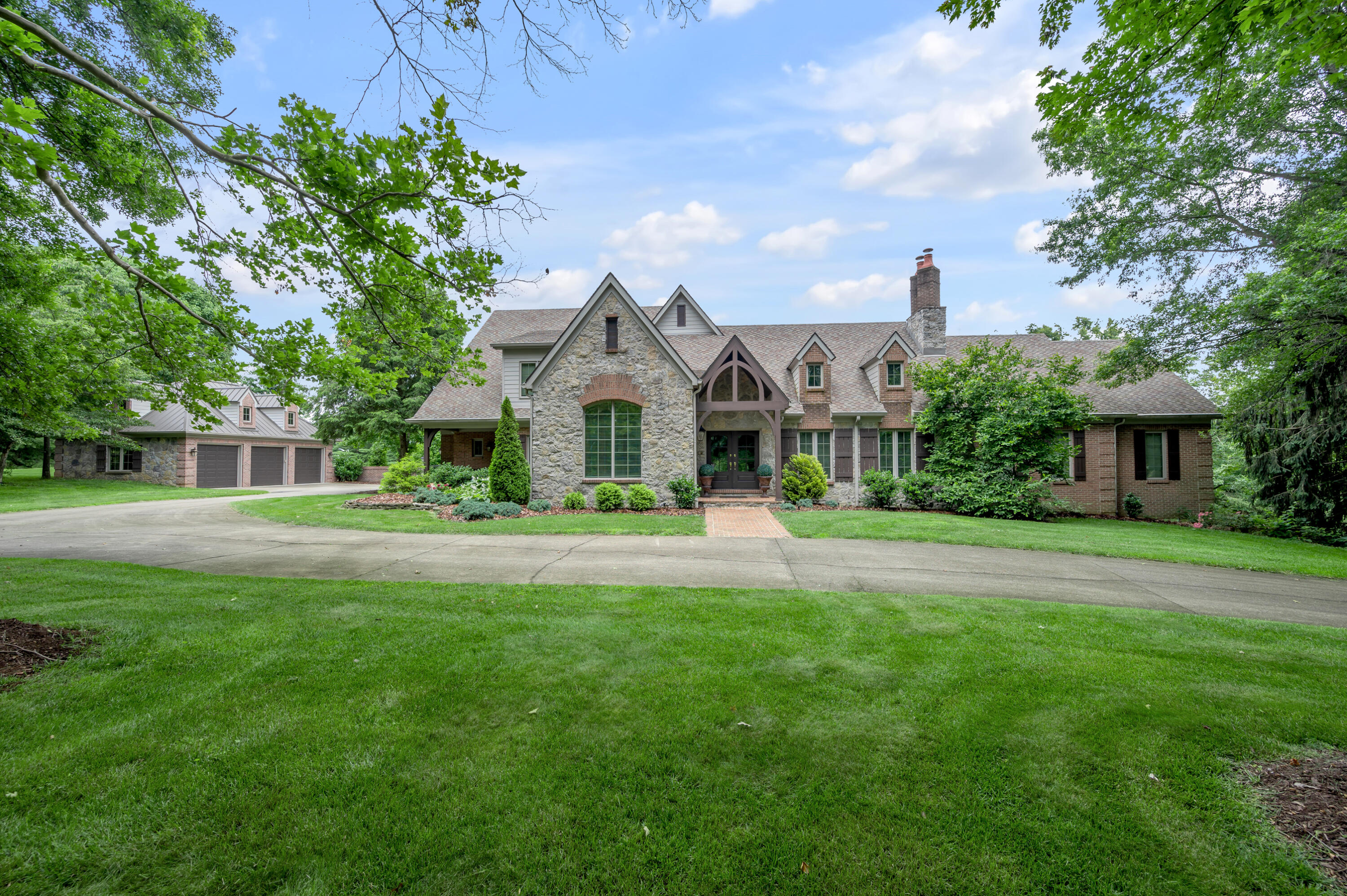 52 Avenue of Champions