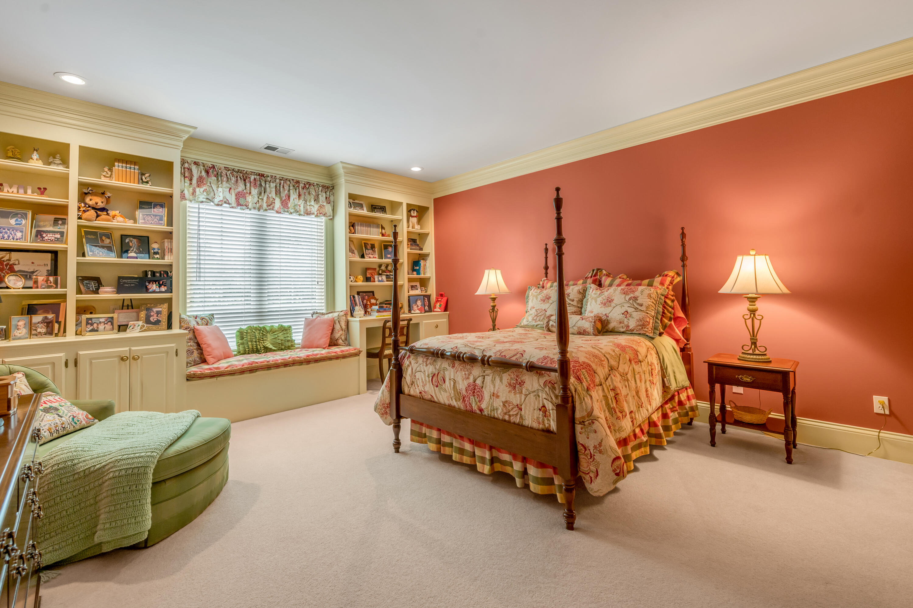 52 Avenue of Champions