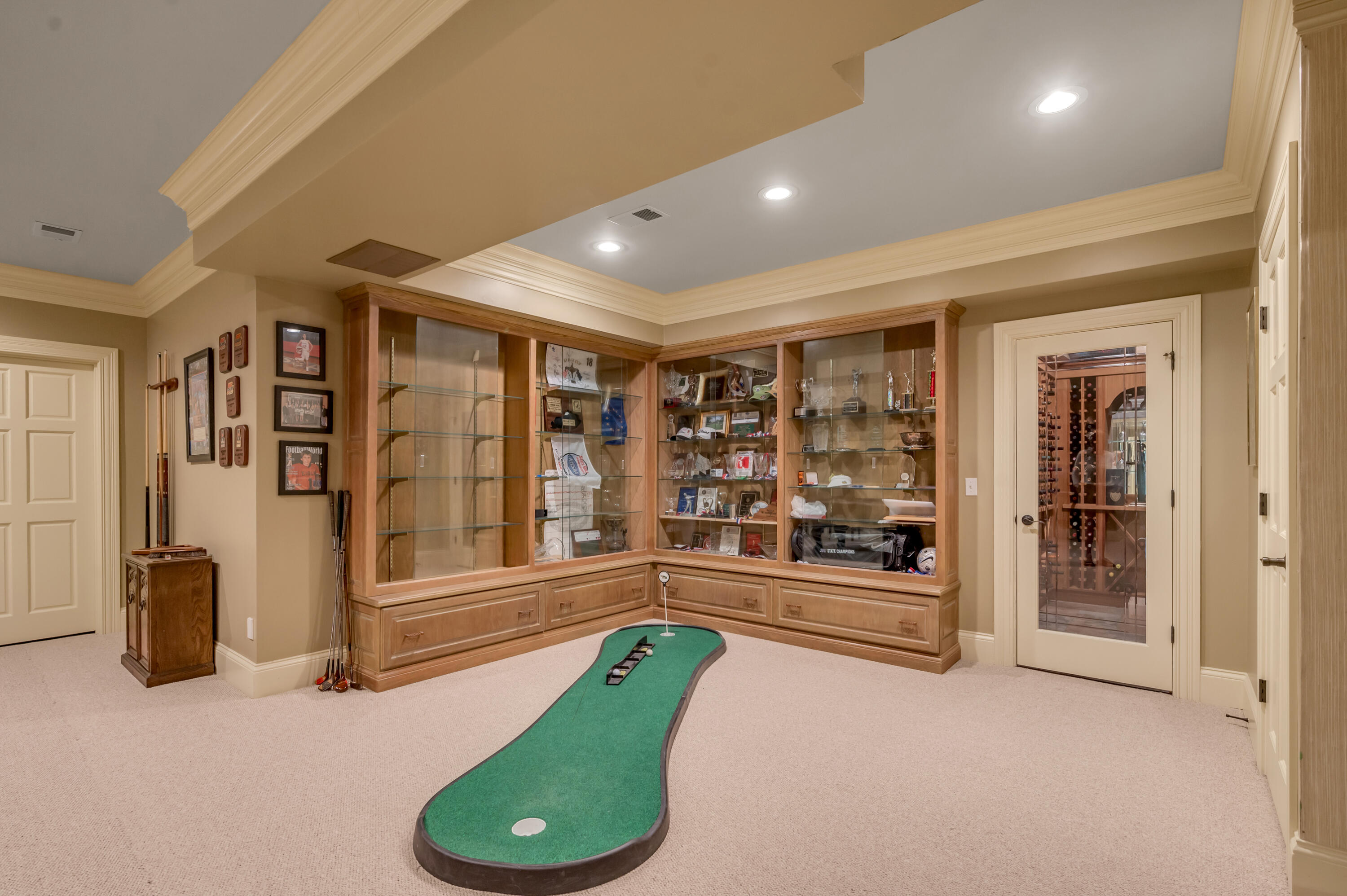 52 Avenue of Champions