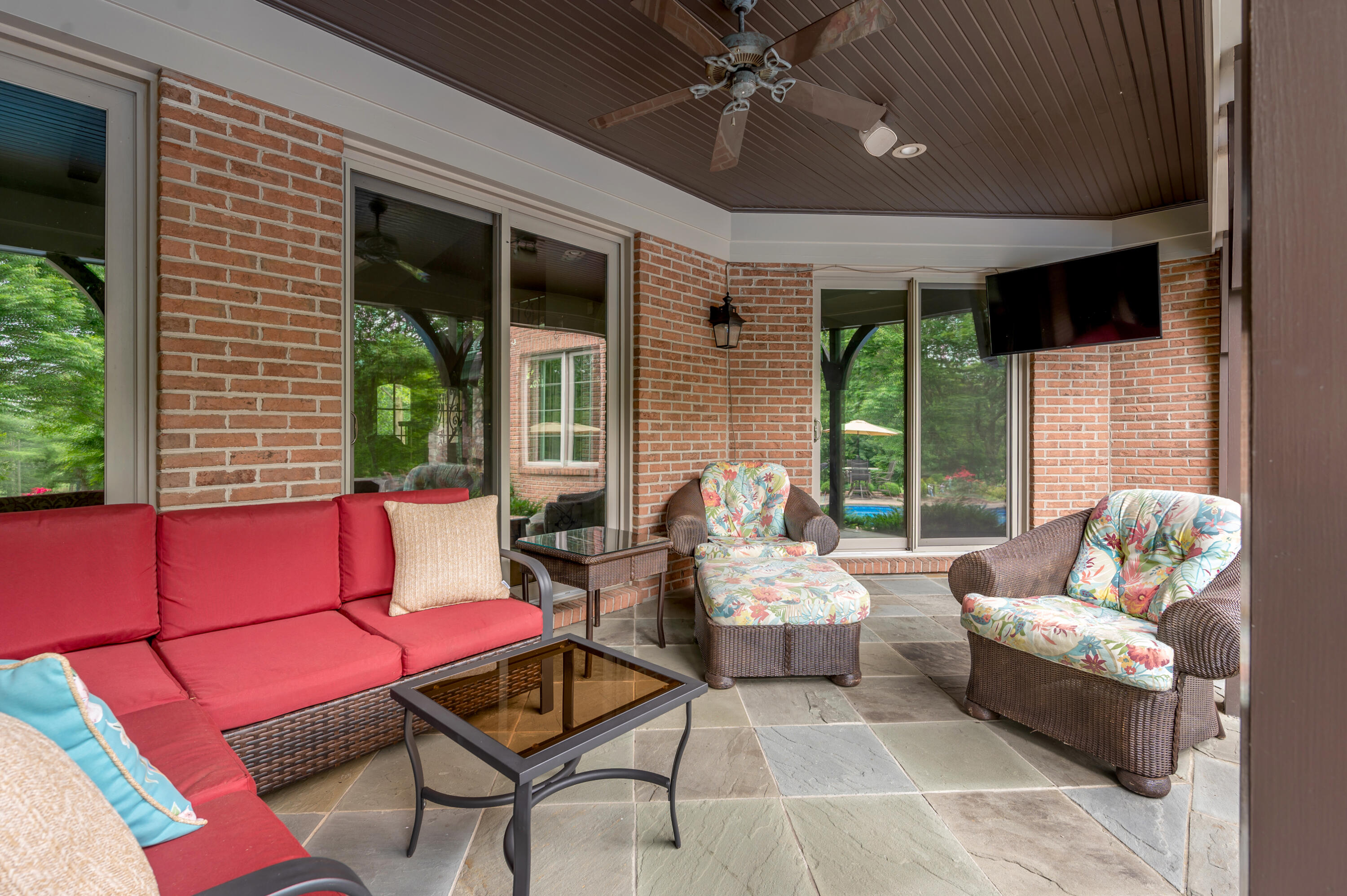 52 Avenue of Champions