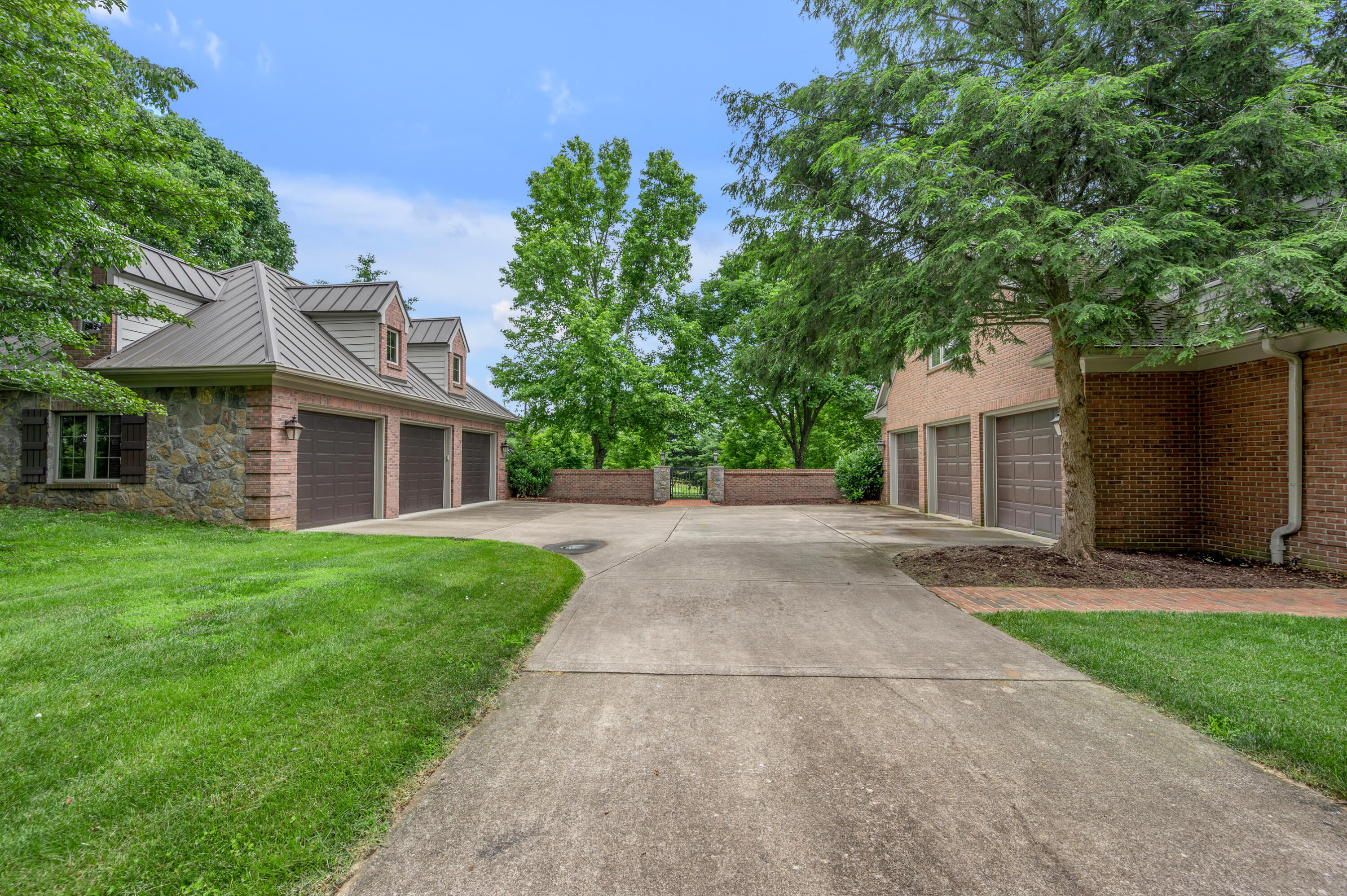 52 Avenue of Champions