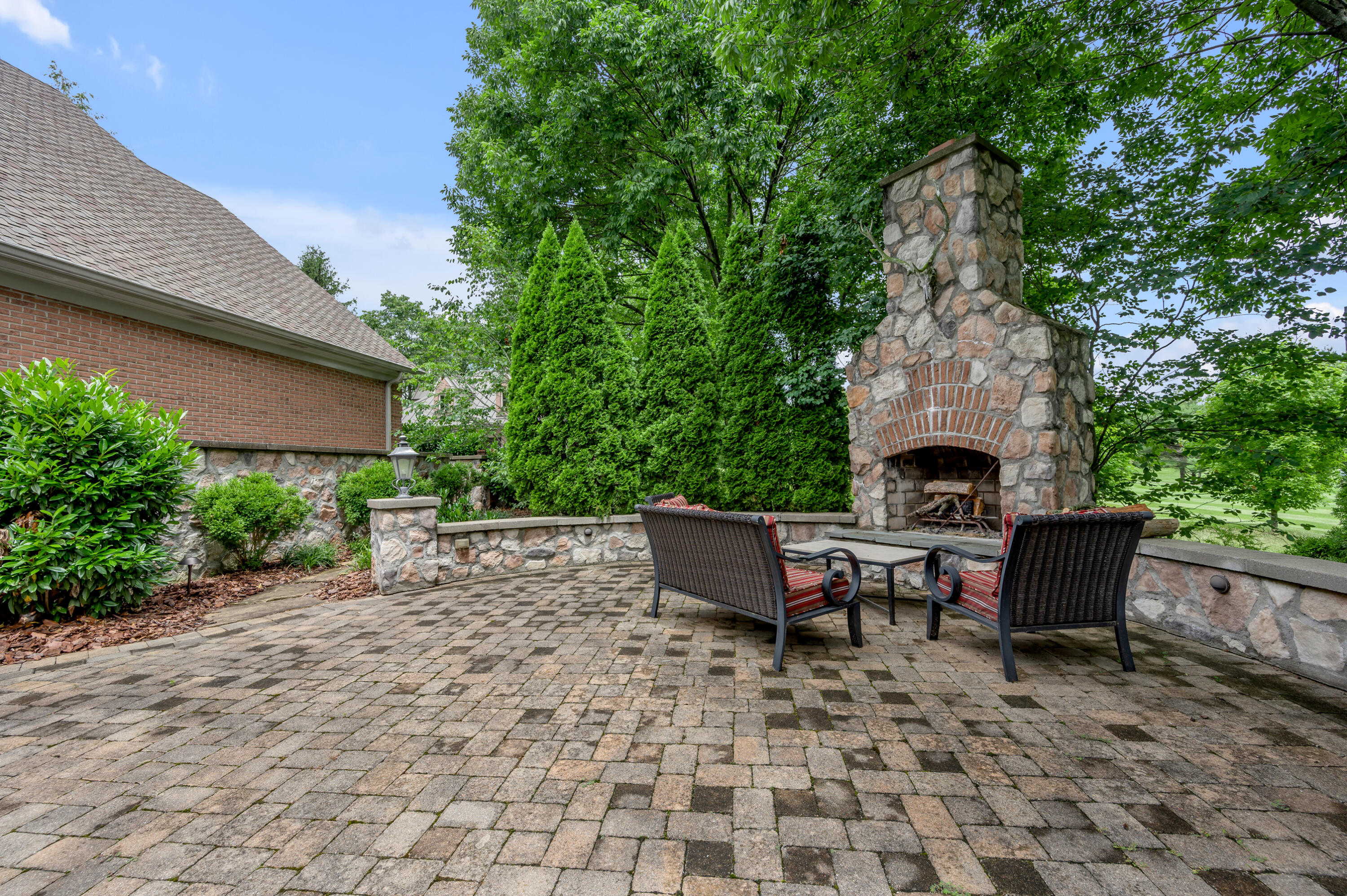 52 Avenue of Champions