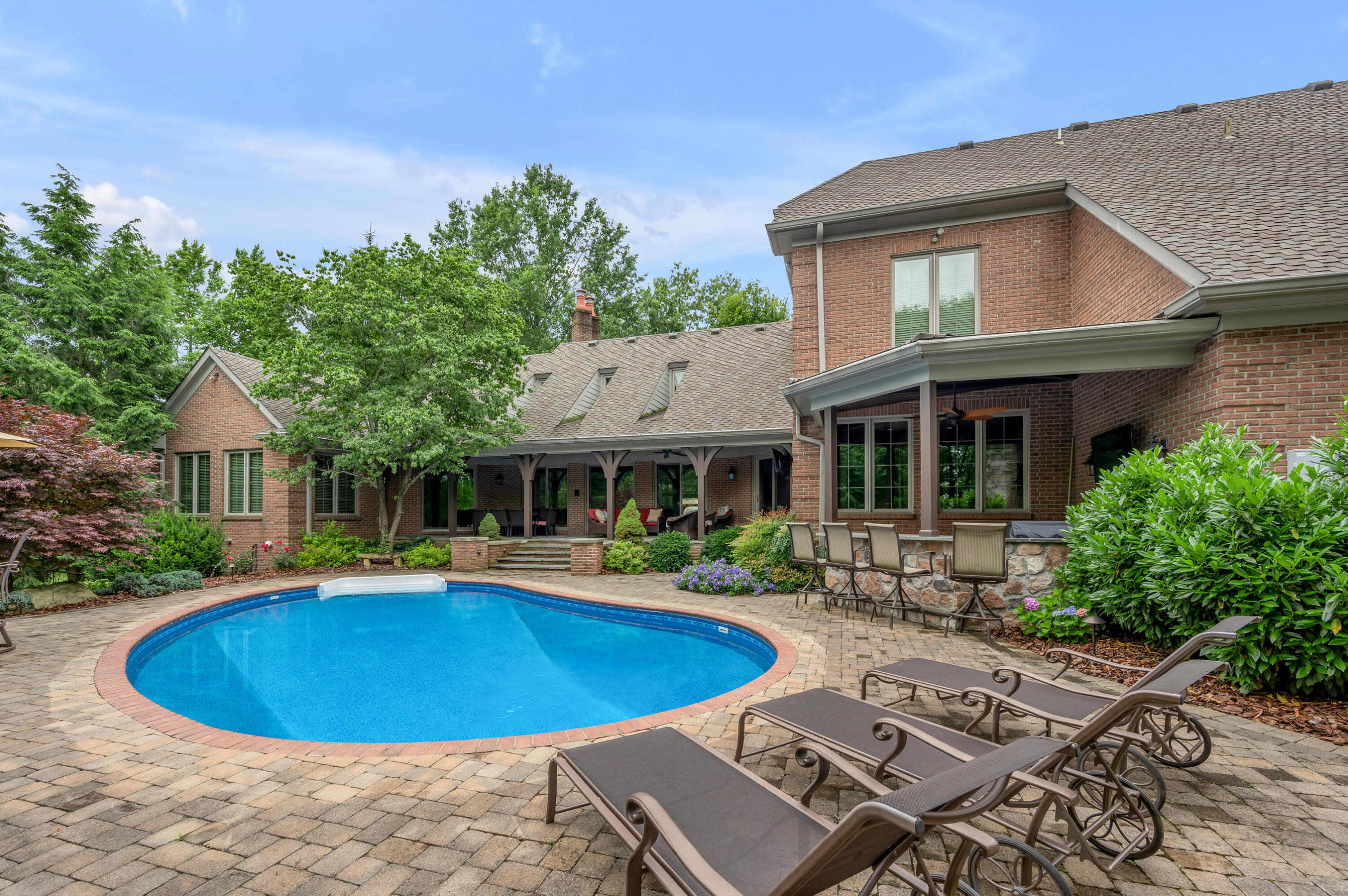 52 Avenue of Champions