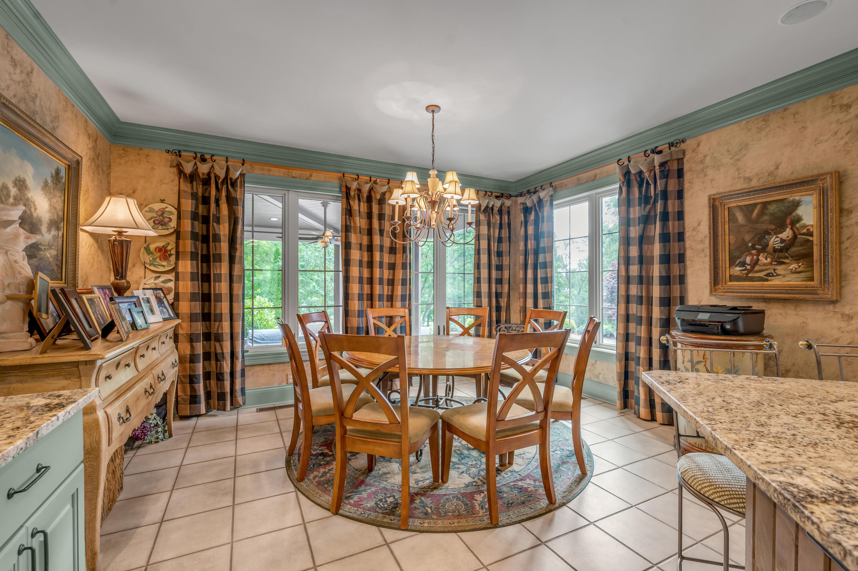 52 Avenue of Champions