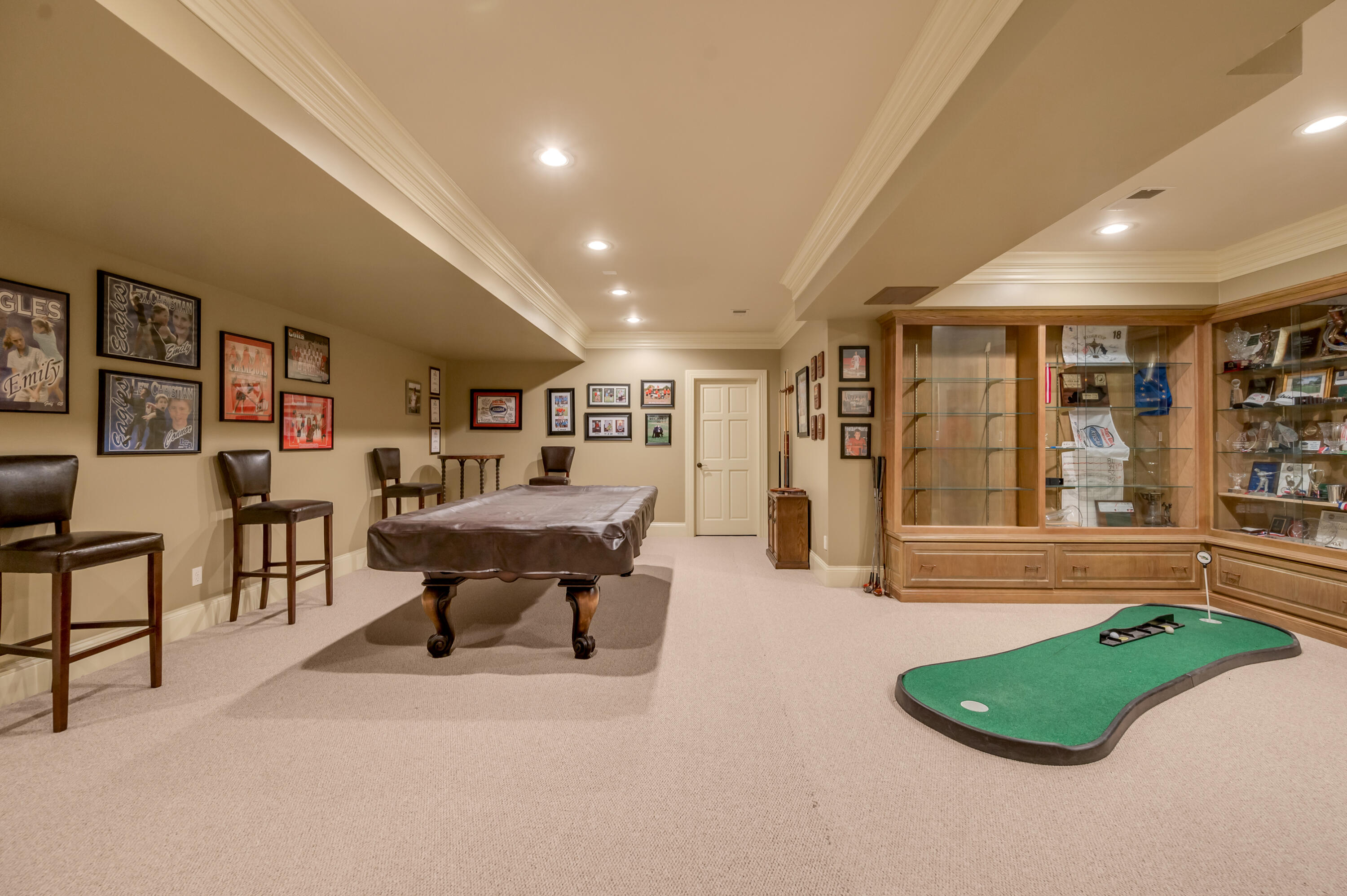 52 Avenue of Champions