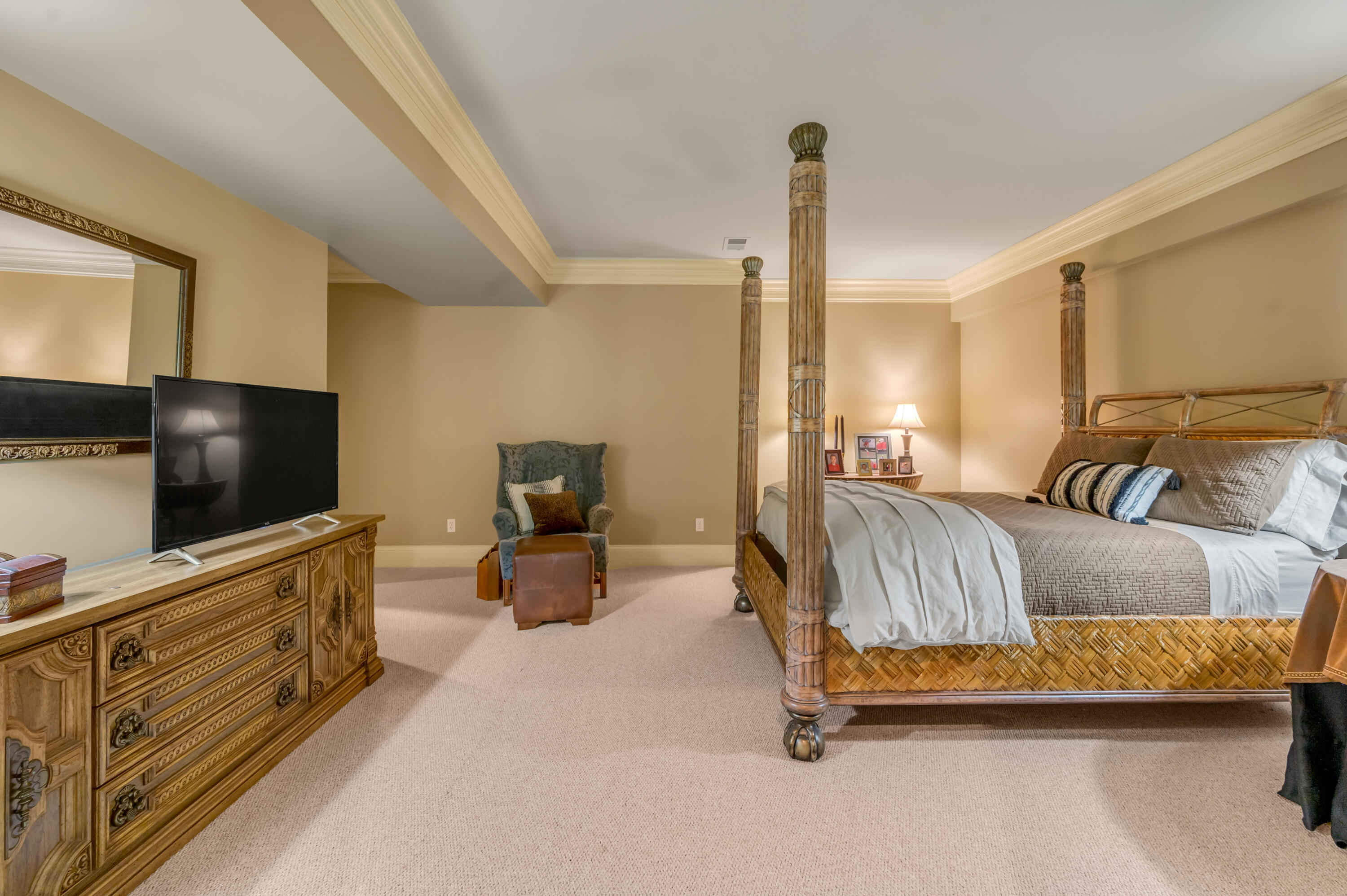 52 Avenue of Champions