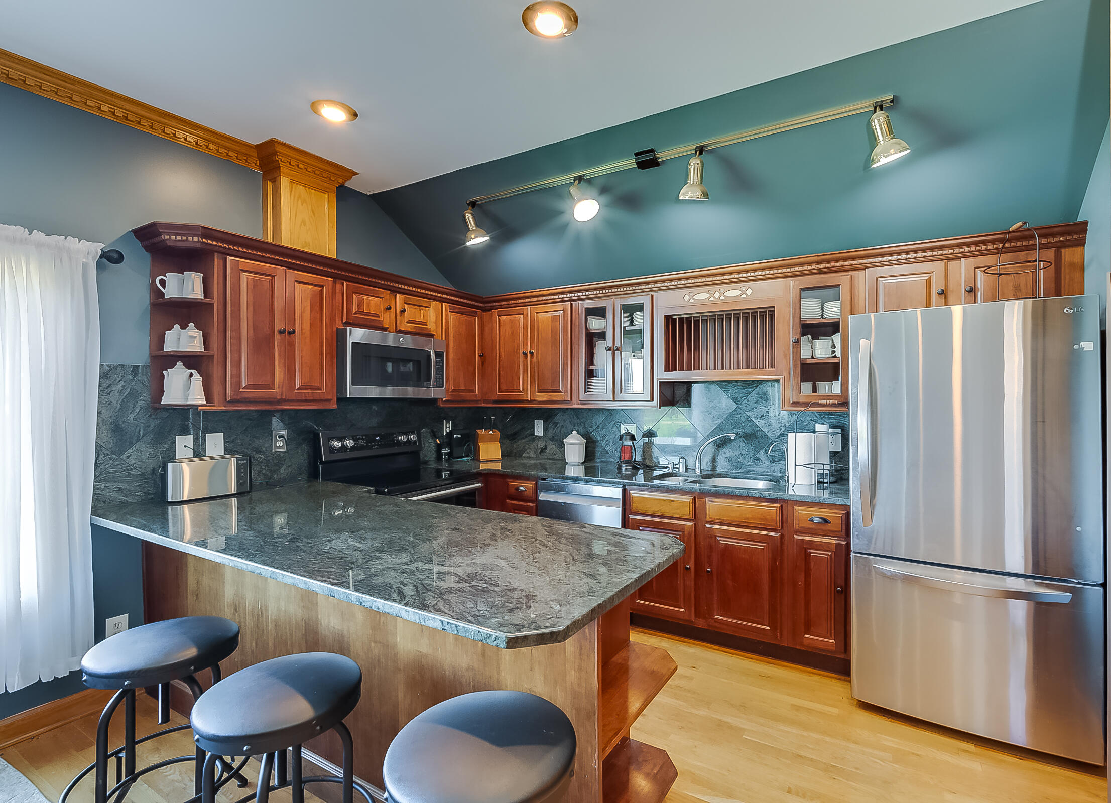 3325 Old Frankfort Pike