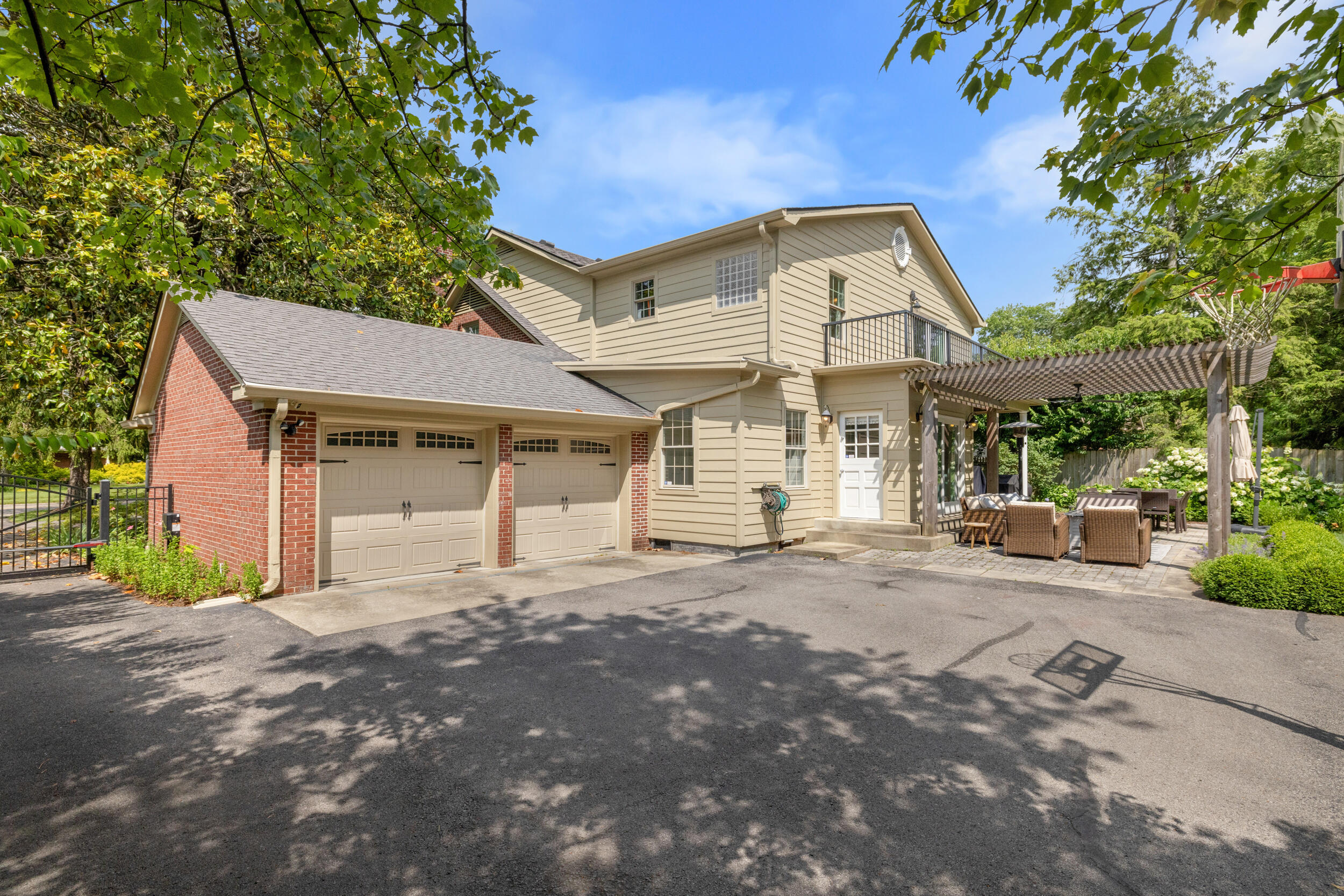 1184 Lakewood Drive