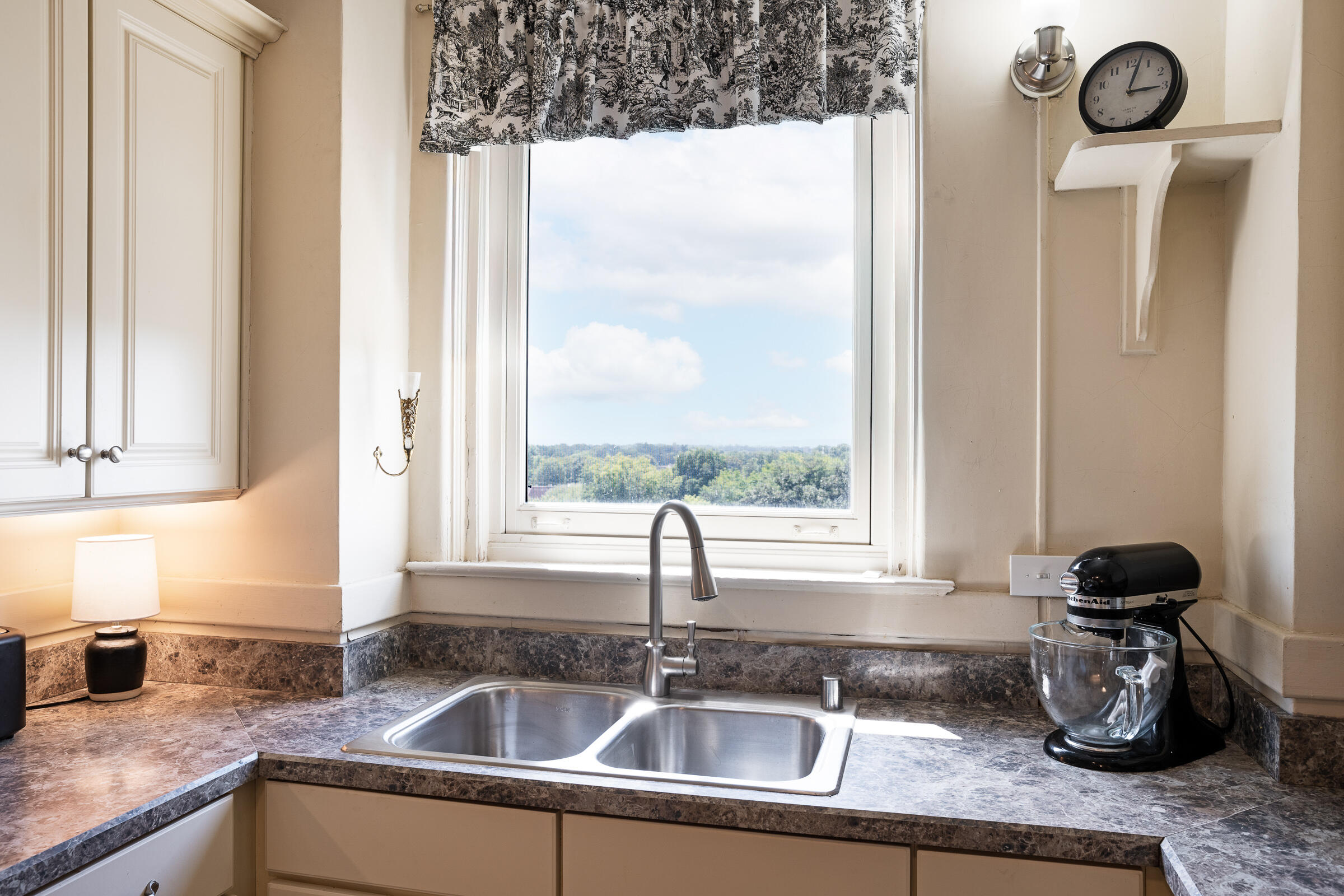 2140 Bonnycastle Avenue, 10E