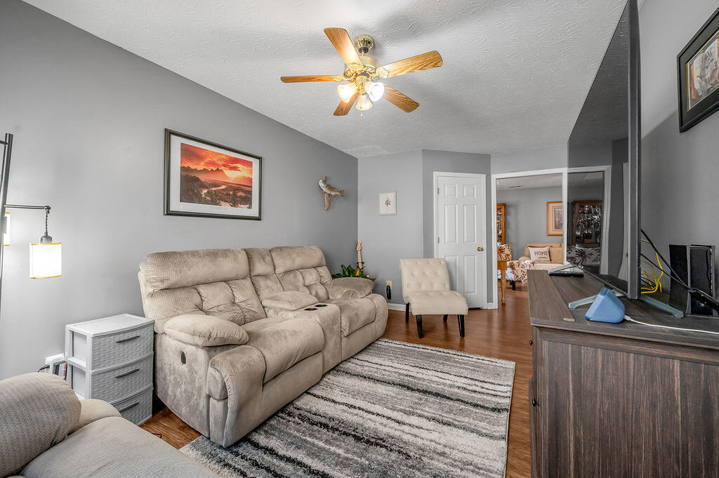 3005 Quaker Hill Lane