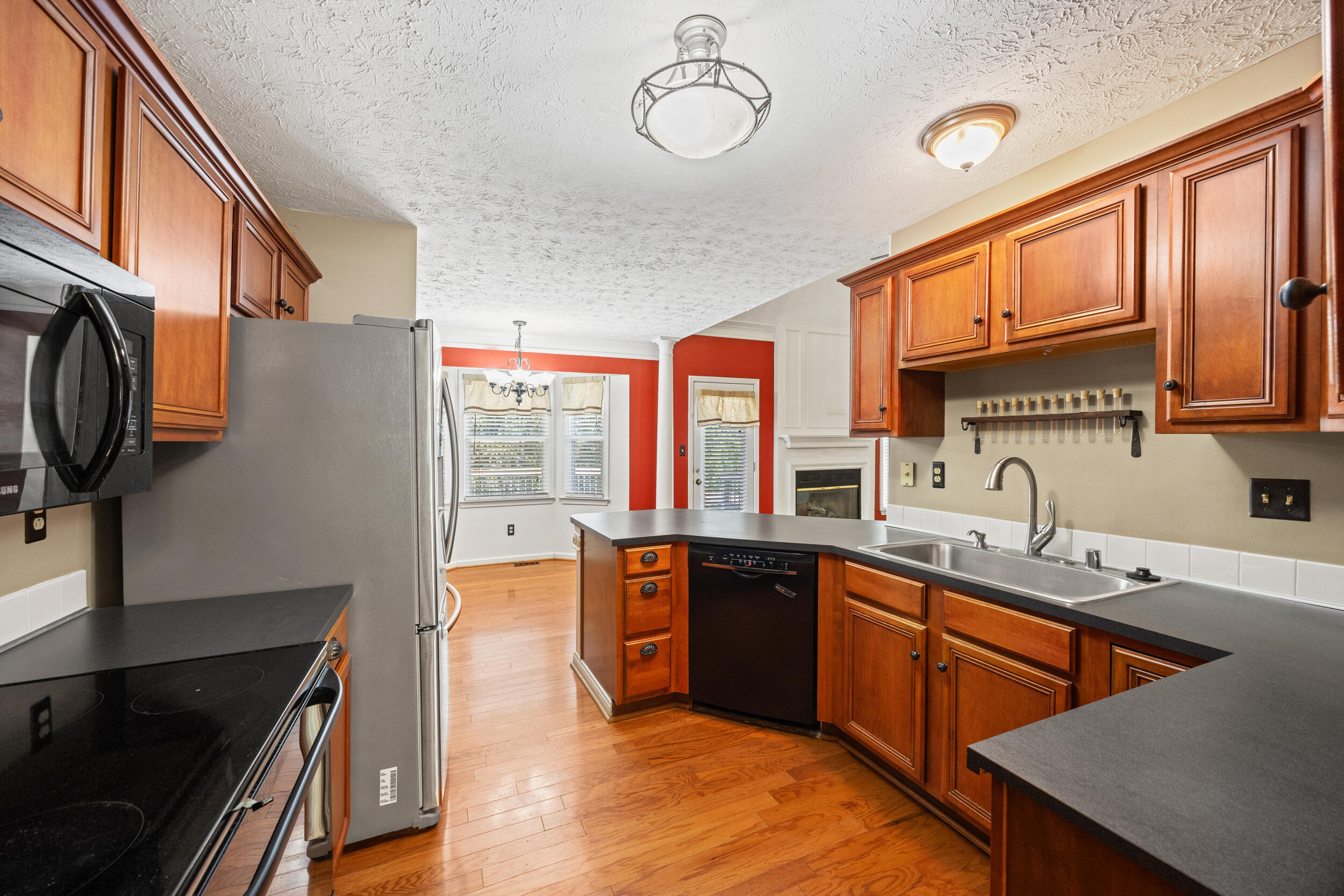 3893 Scarlet Oak Lane