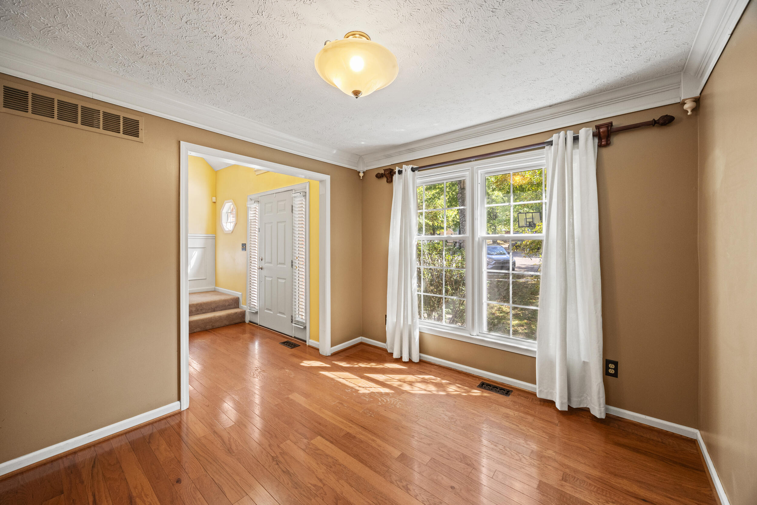 3893 Scarlet Oak Lane