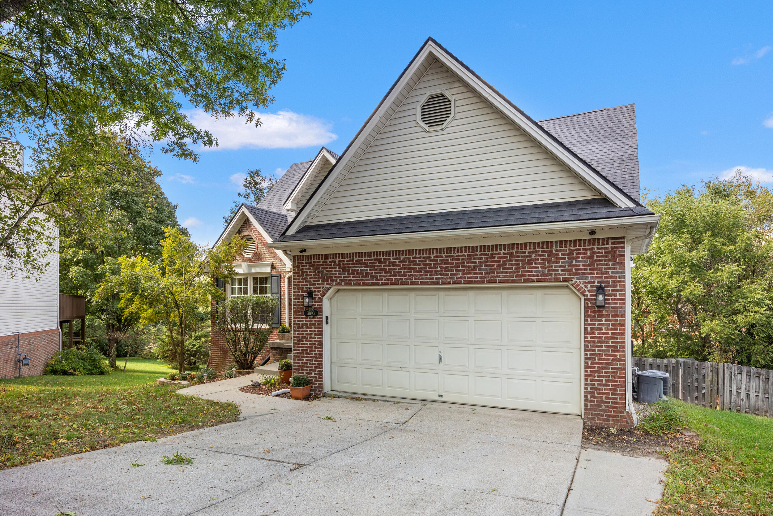 3893 Scarlet Oak Lane
