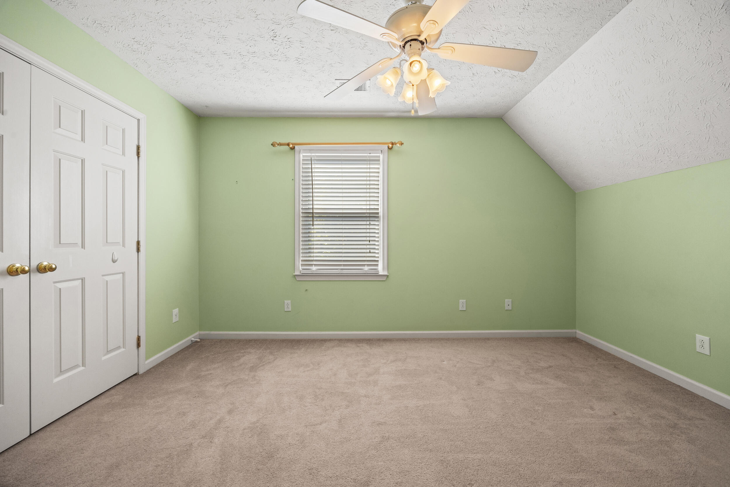 3893 Scarlet Oak Lane