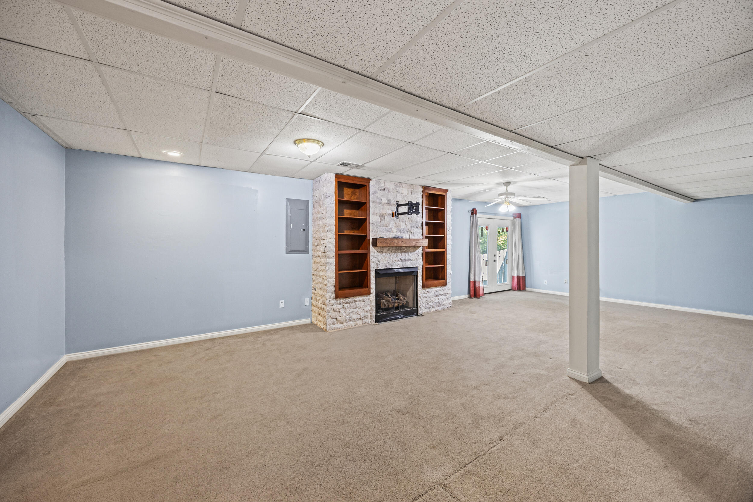 3893 Scarlet Oak Lane