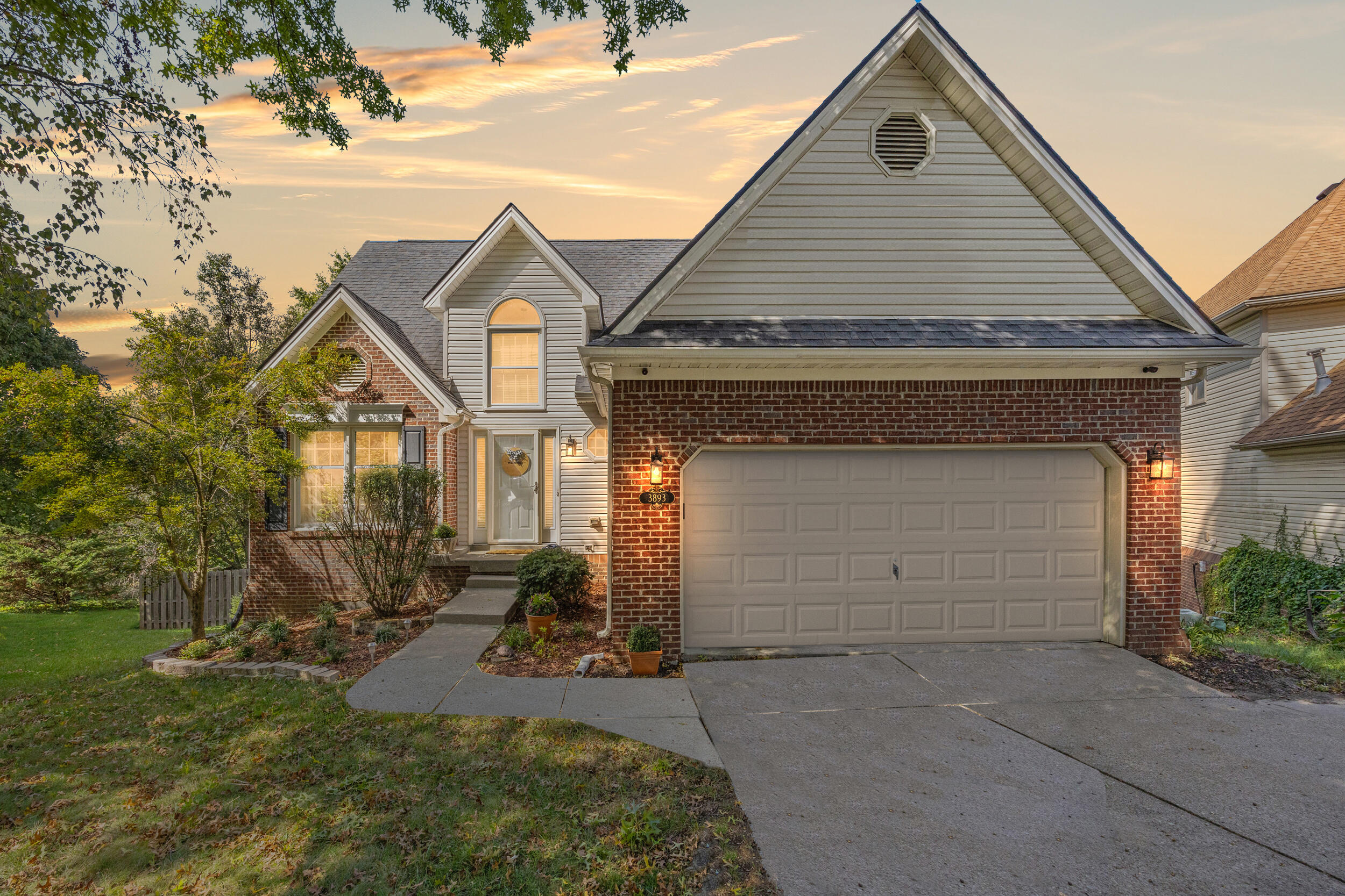 3893 Scarlet Oak Lane