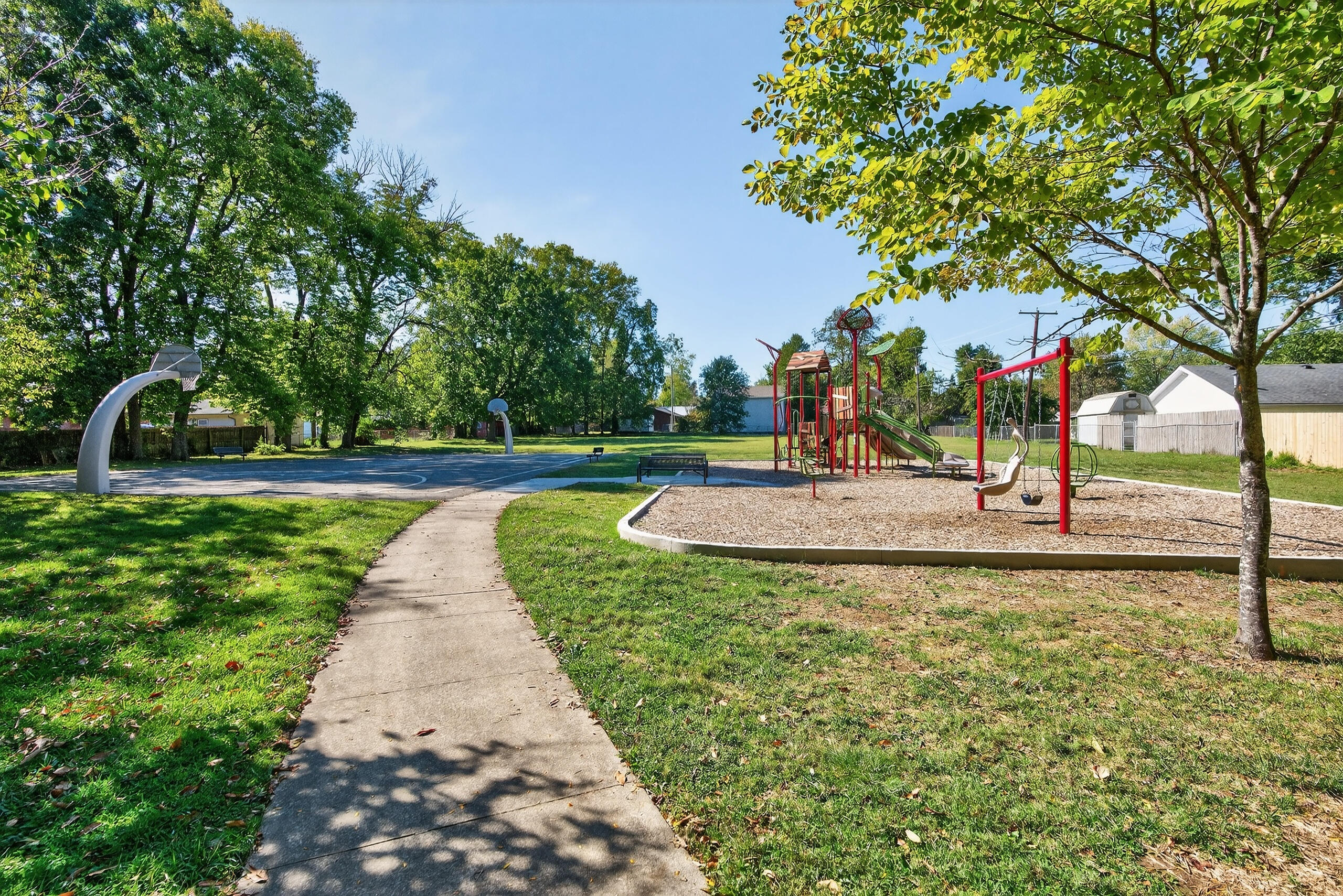 2401 Maplewood Drive