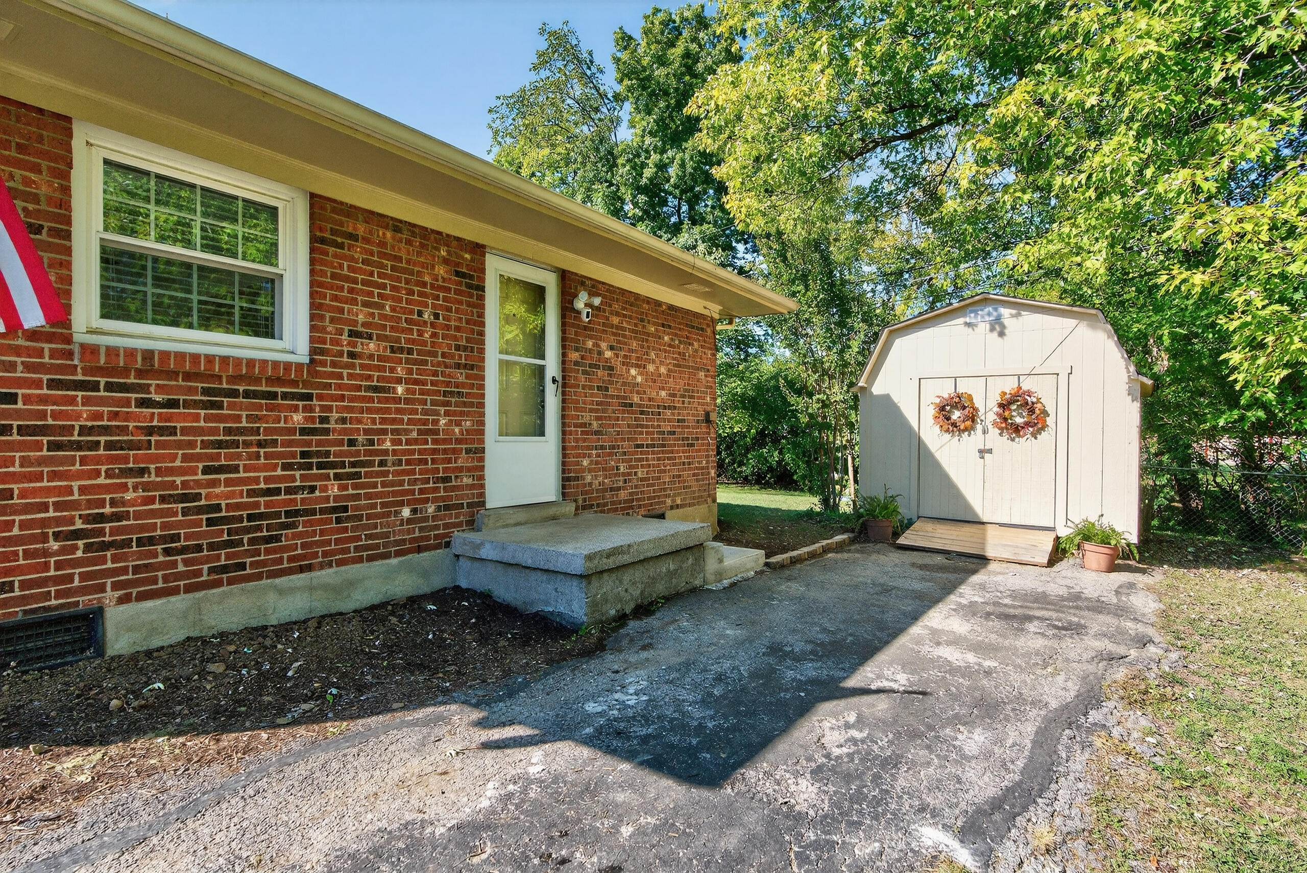 2401 Maplewood Drive