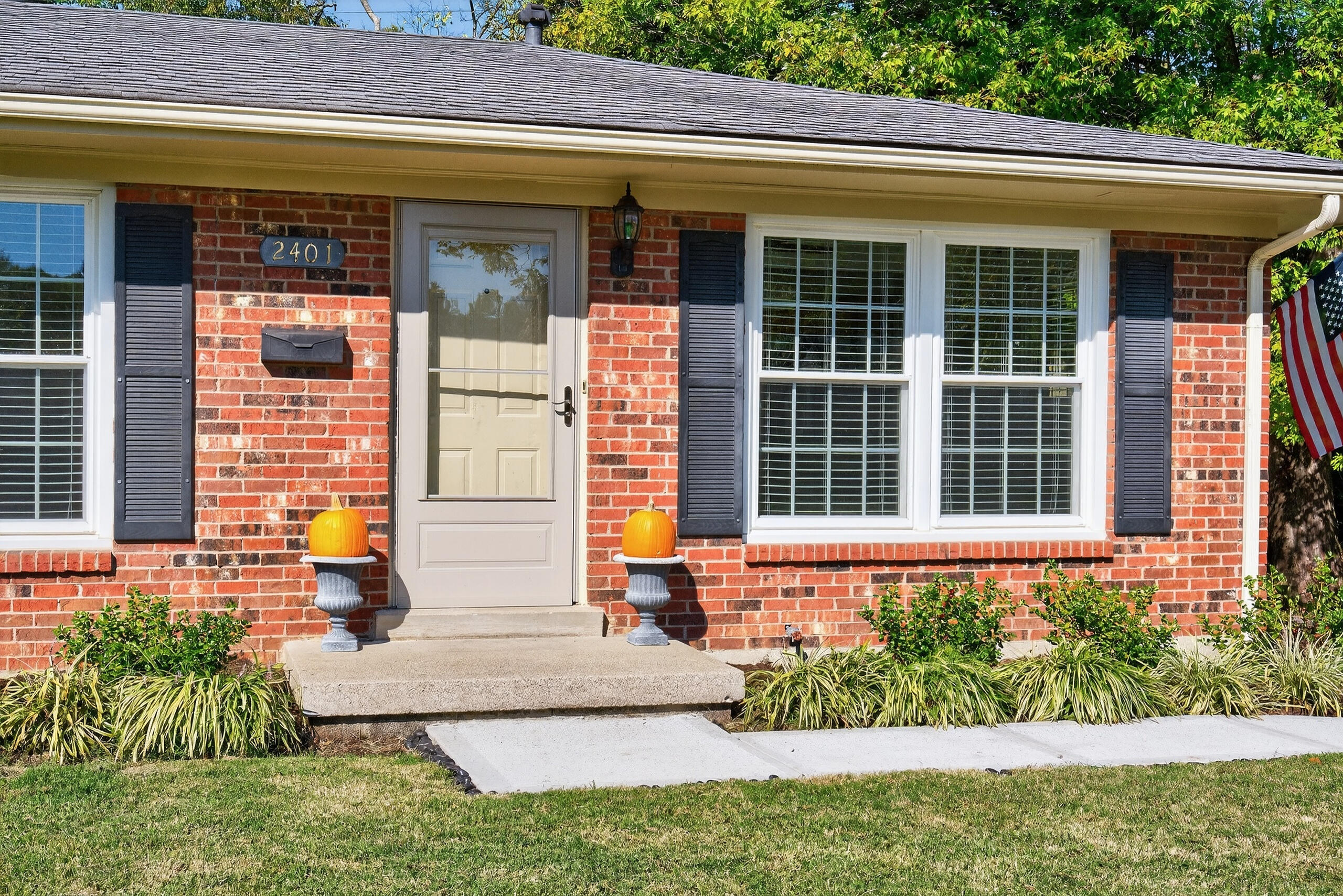 2401 Maplewood Drive