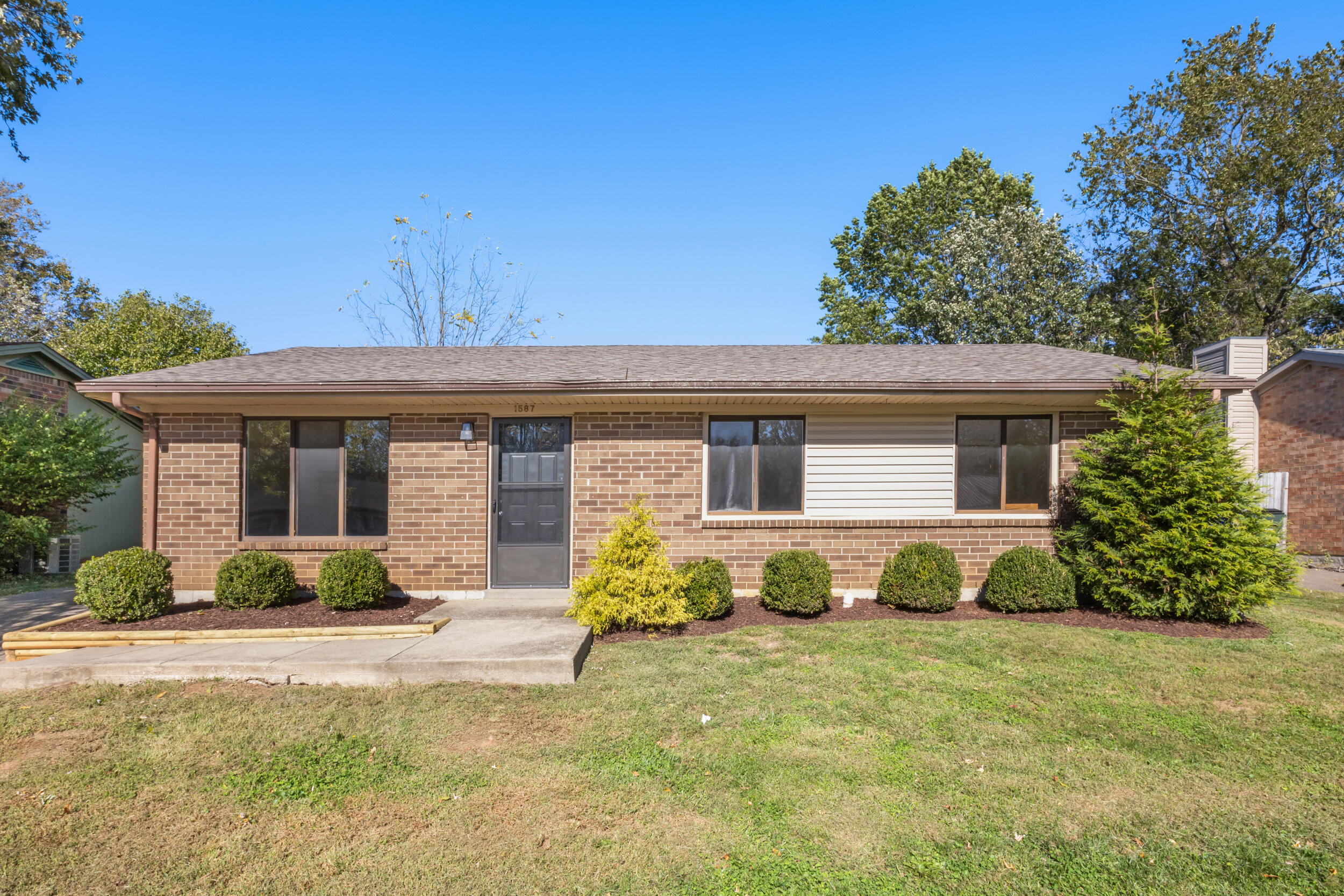 1587 Samara Glen Way, Lexington