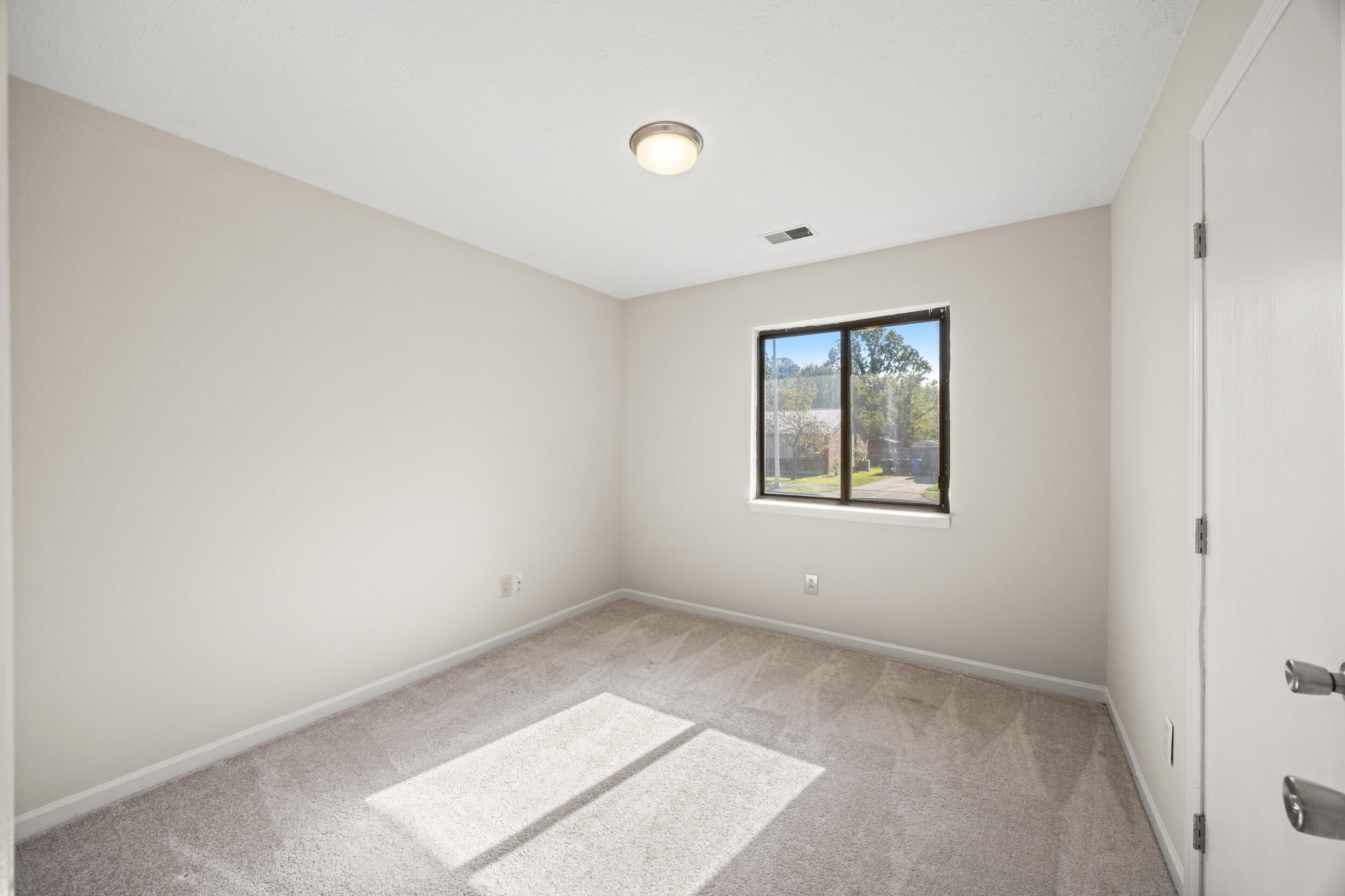 1587 Samara Glen Way, Lexington