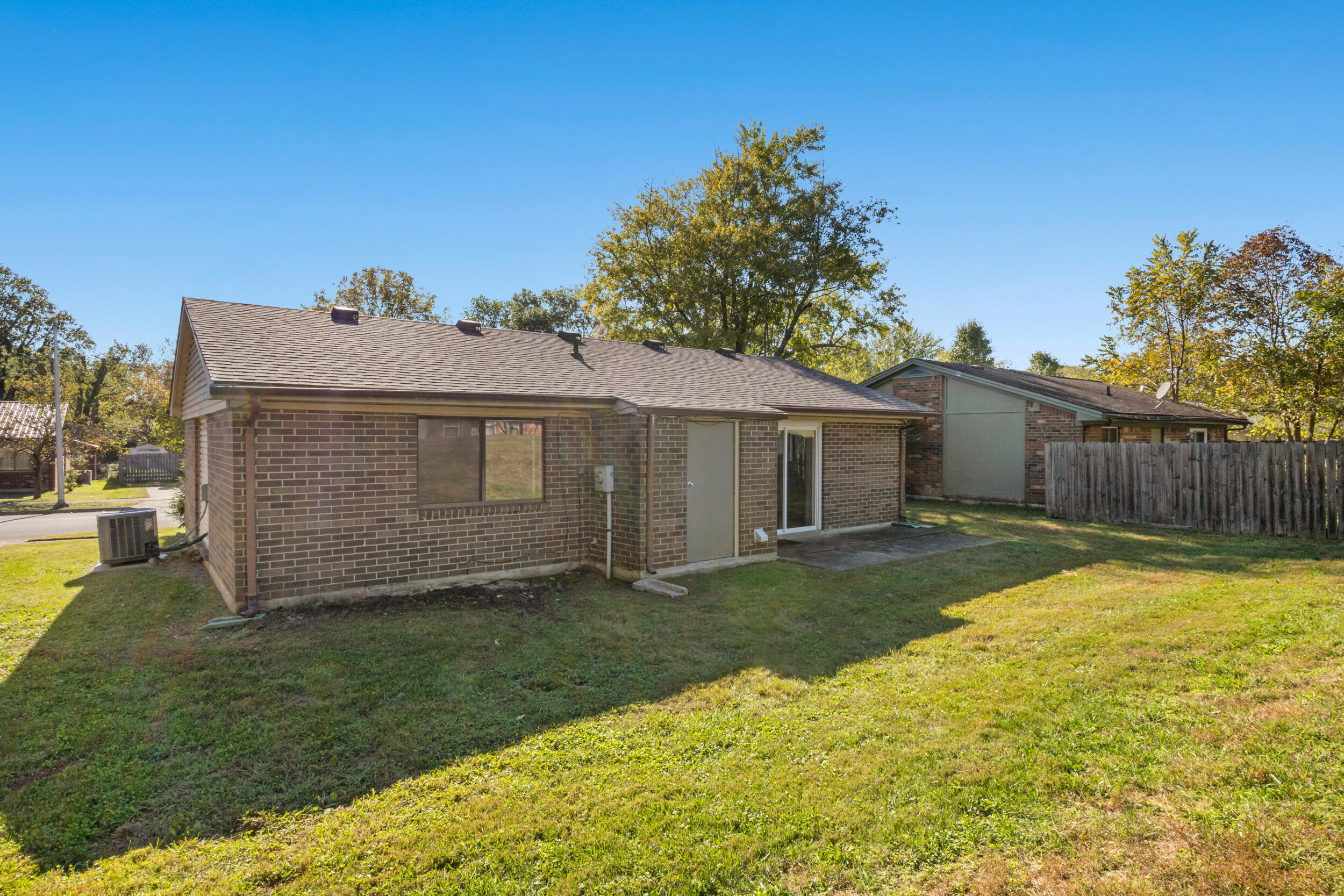 1587 Samara Glen Way, Lexington