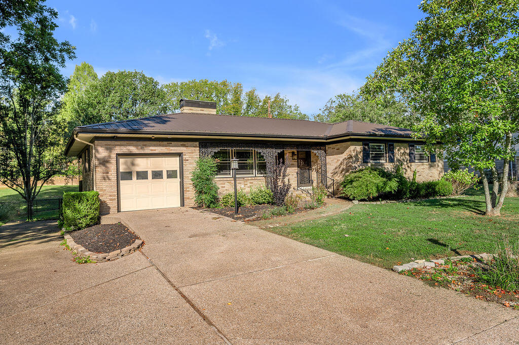 110 Hampton Ave Exd, Winchester