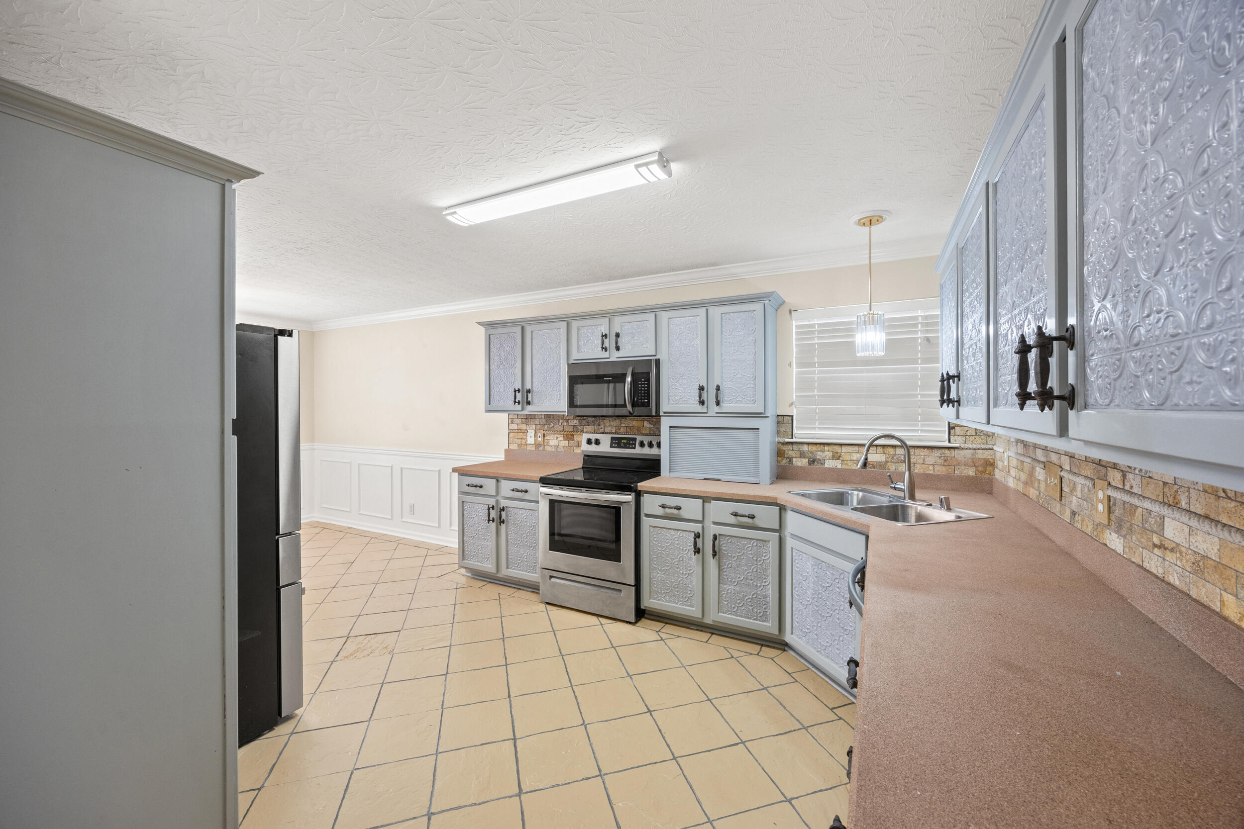 210 Secretariat Street