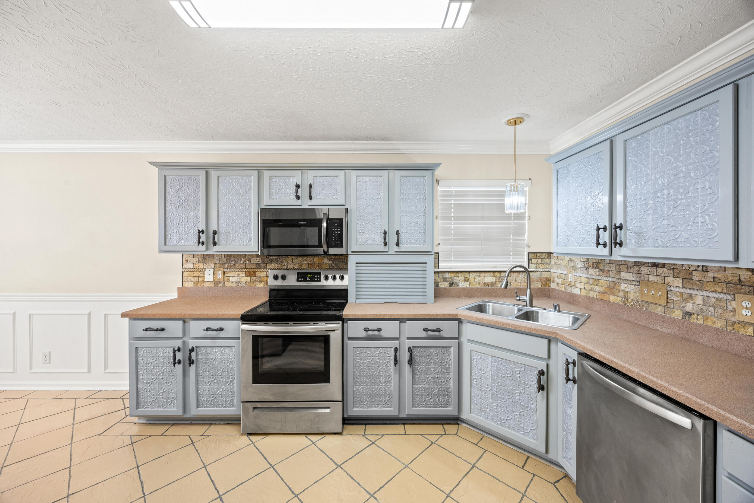 210 Secretariat Street