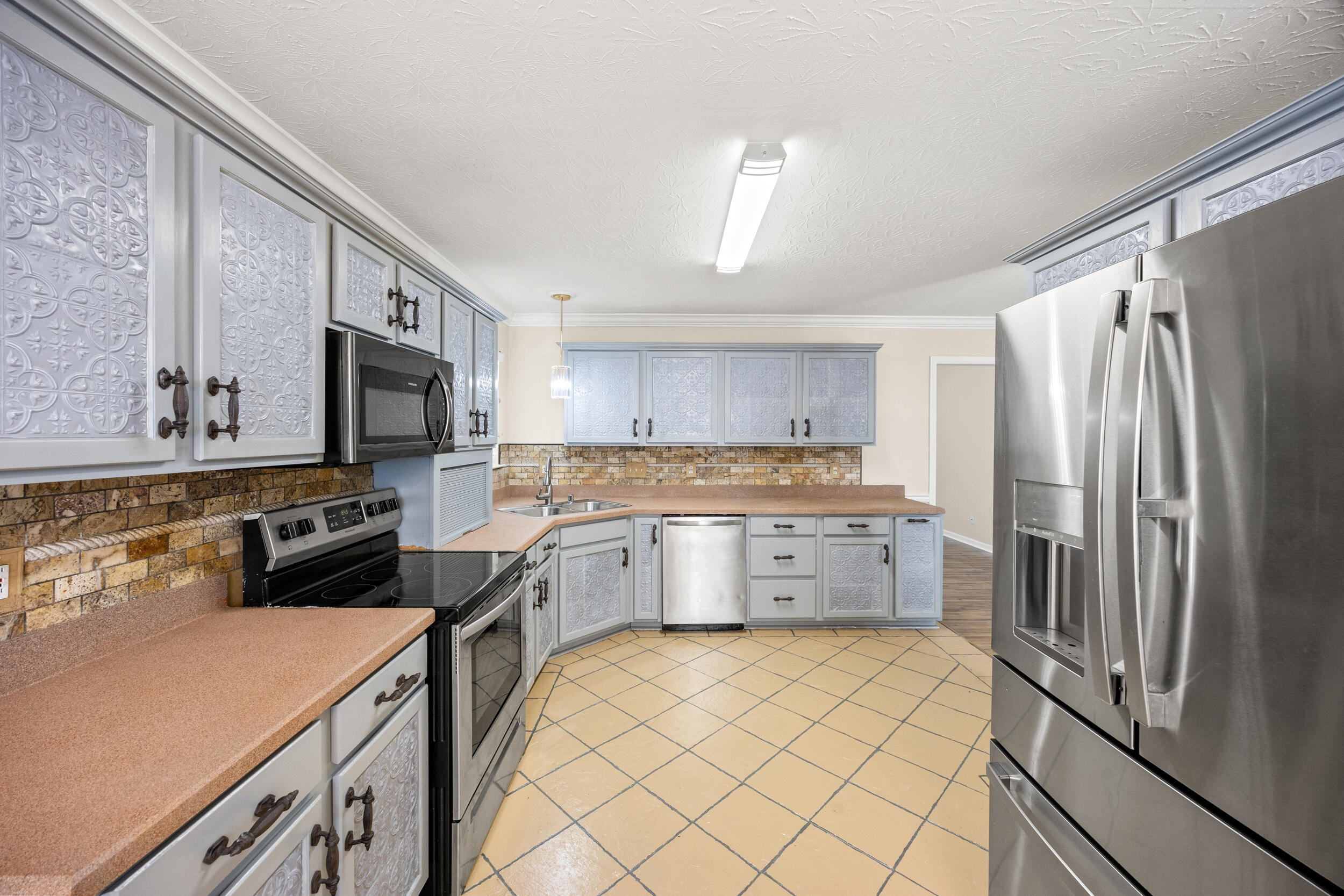 210 Secretariat Street