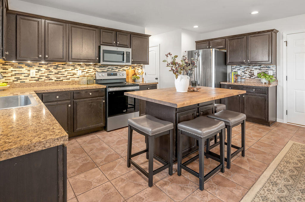 152 Schneider Boulevard