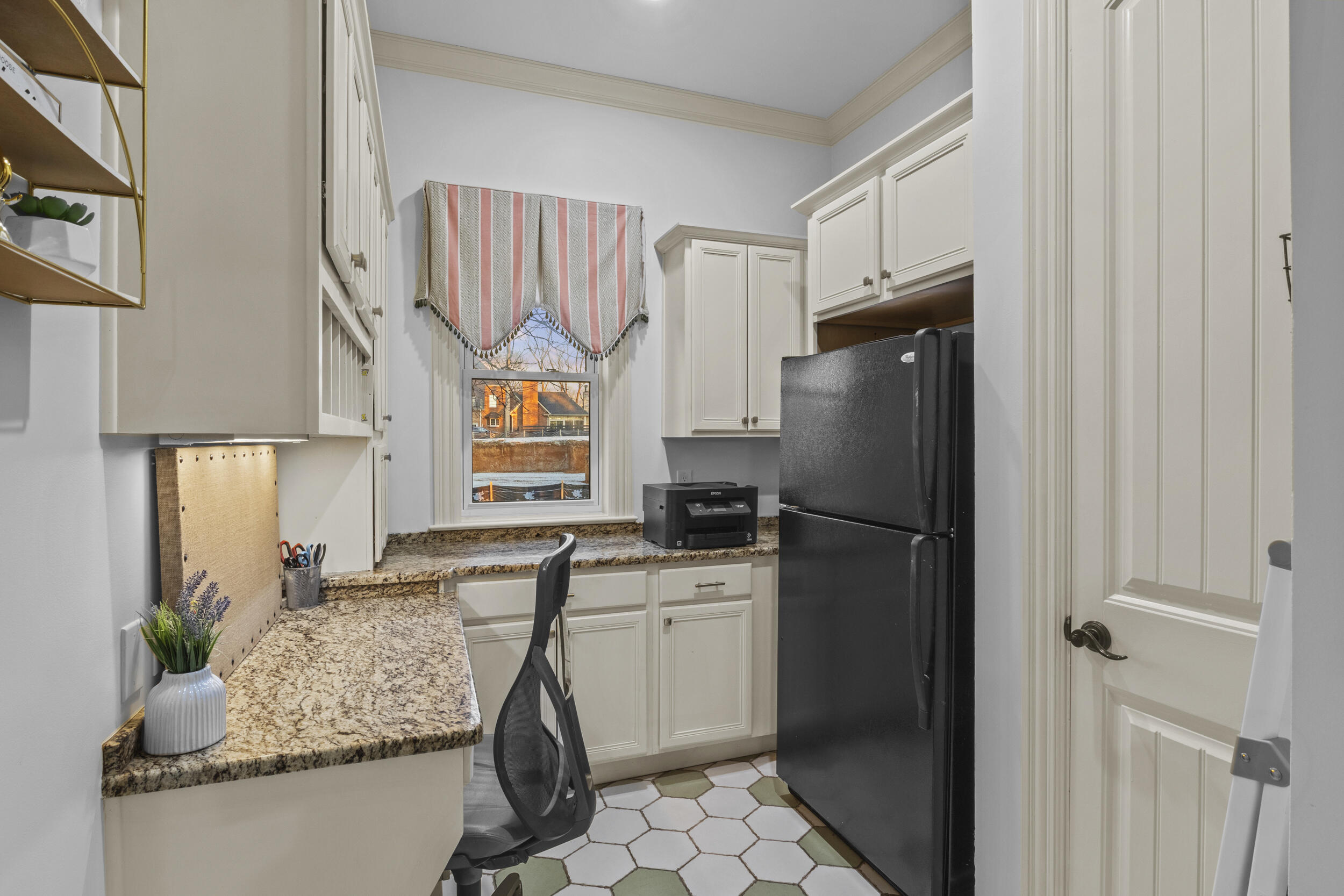 236 E Cambridge Lane