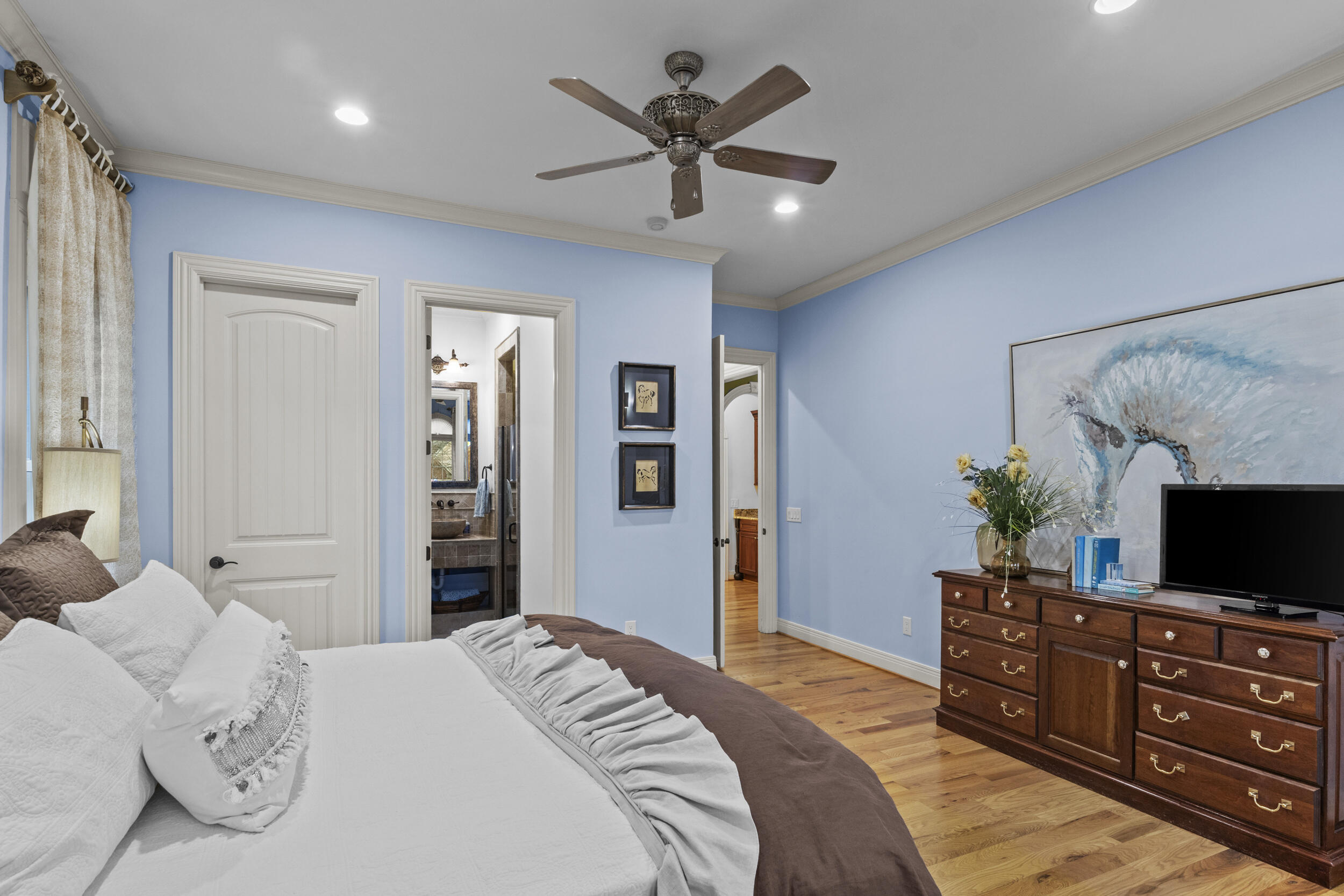 236 E Cambridge Lane