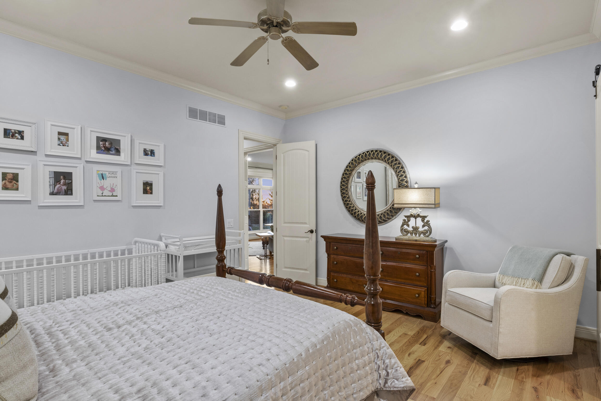 236 E Cambridge Lane