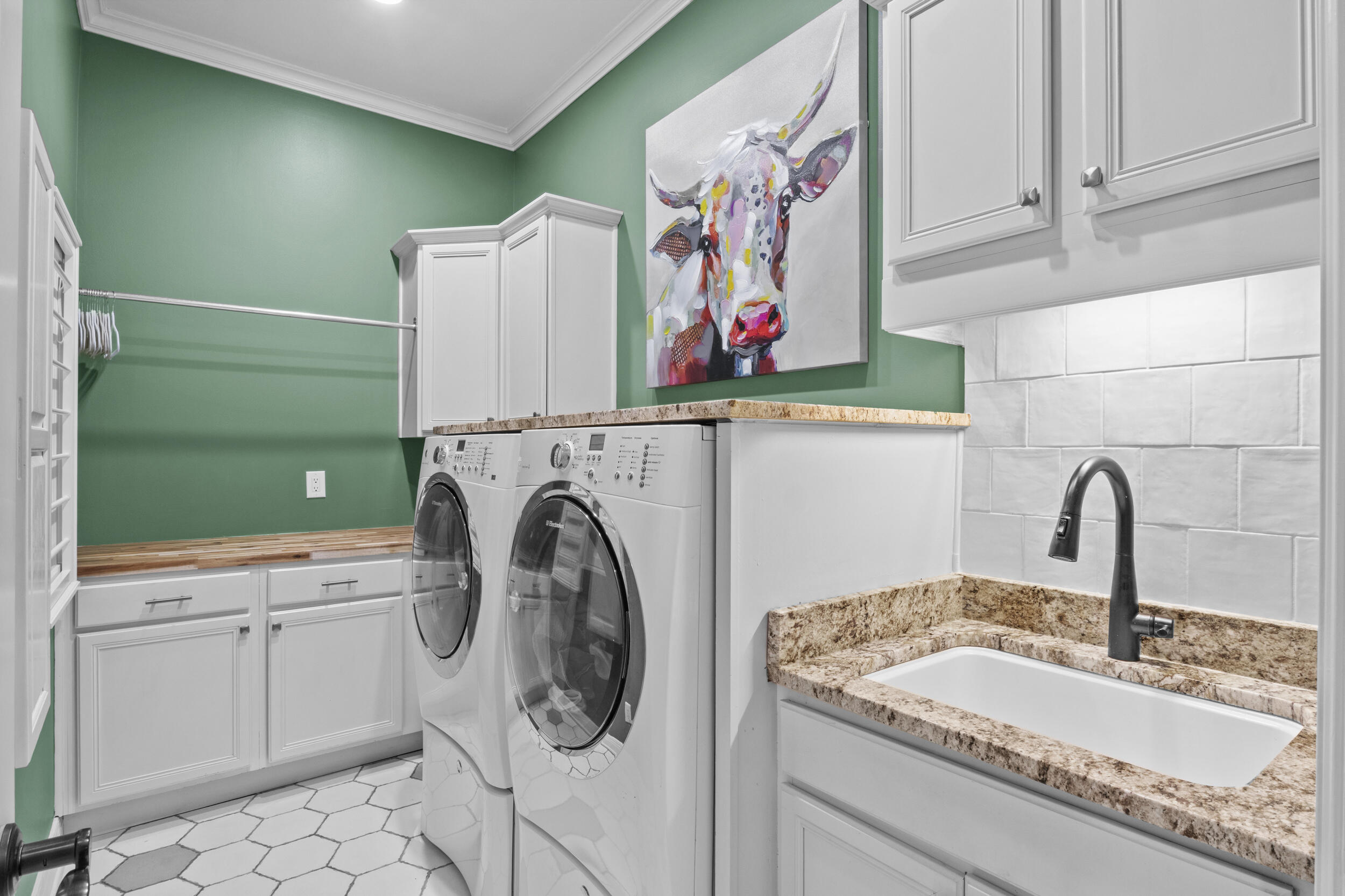 236 E Cambridge Lane