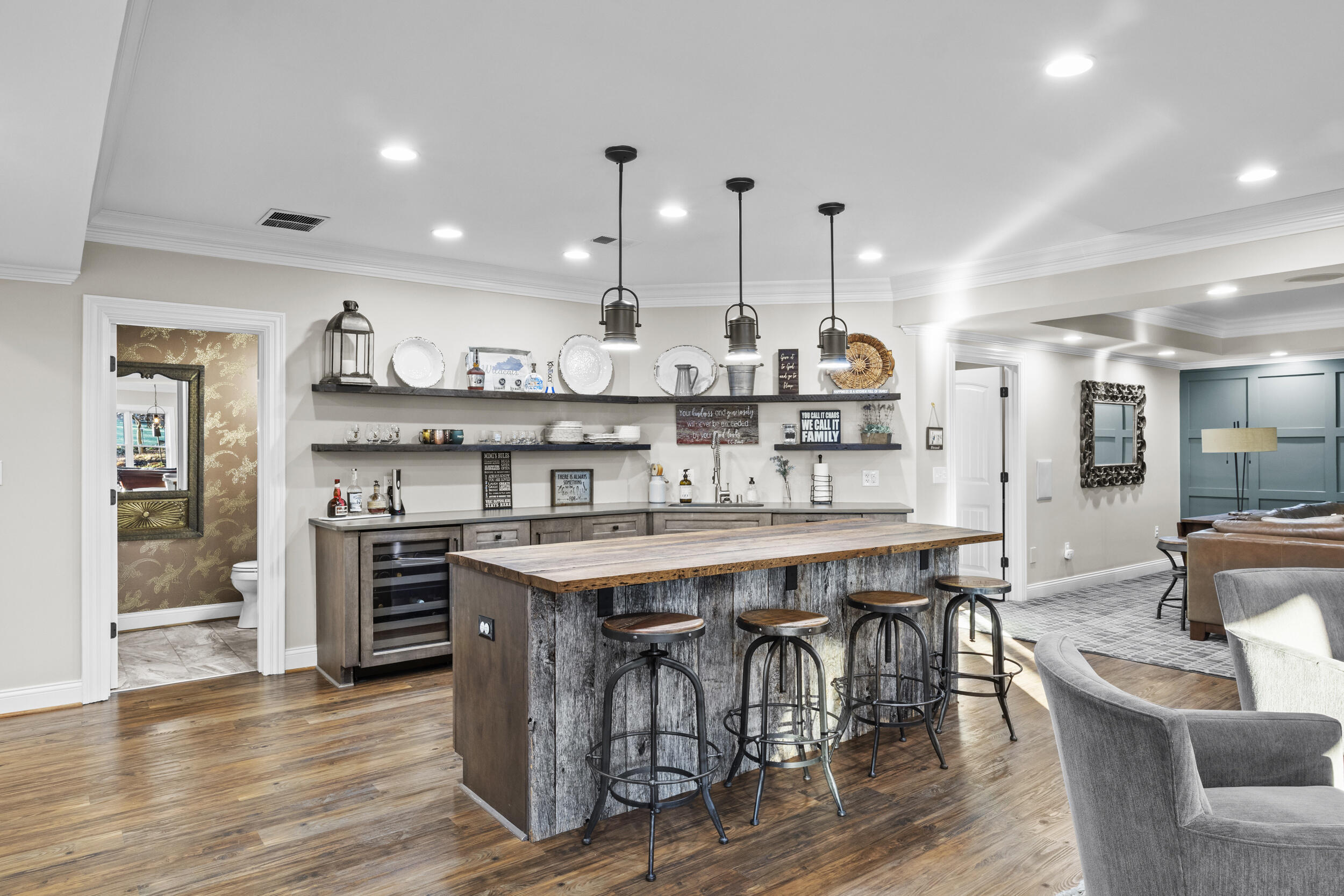 236 E Cambridge Lane