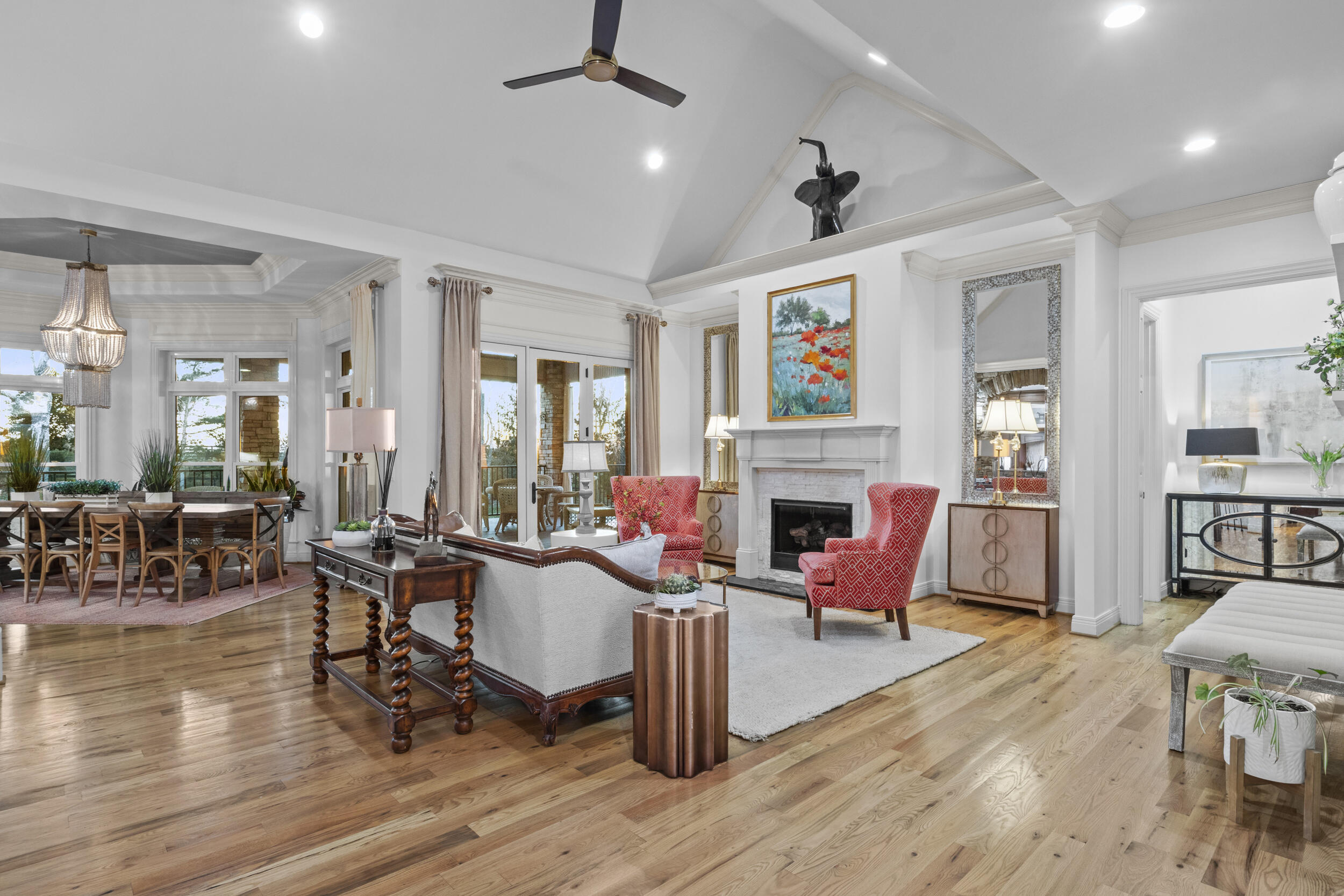 236 E Cambridge Lane