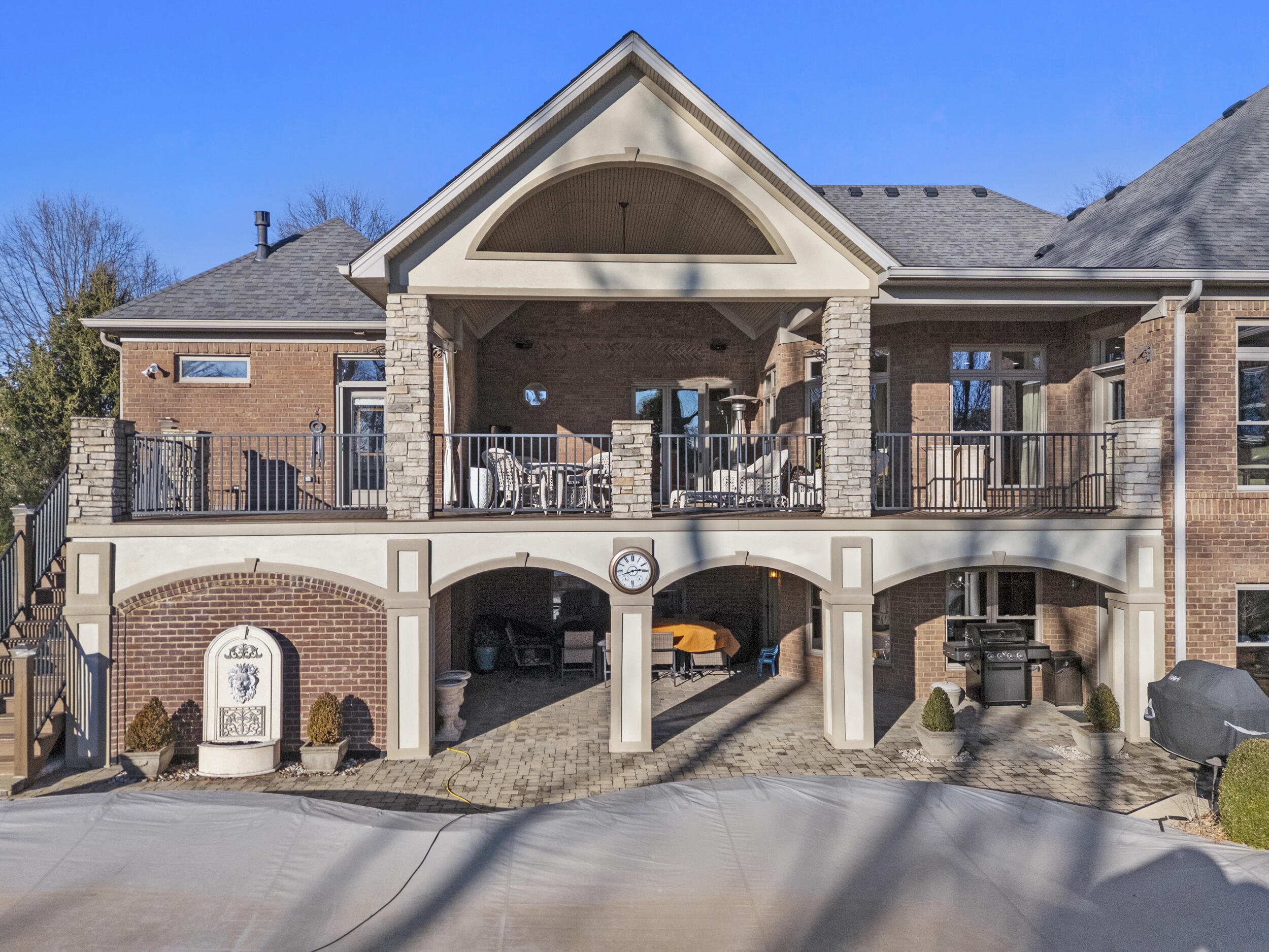 236 E Cambridge Lane