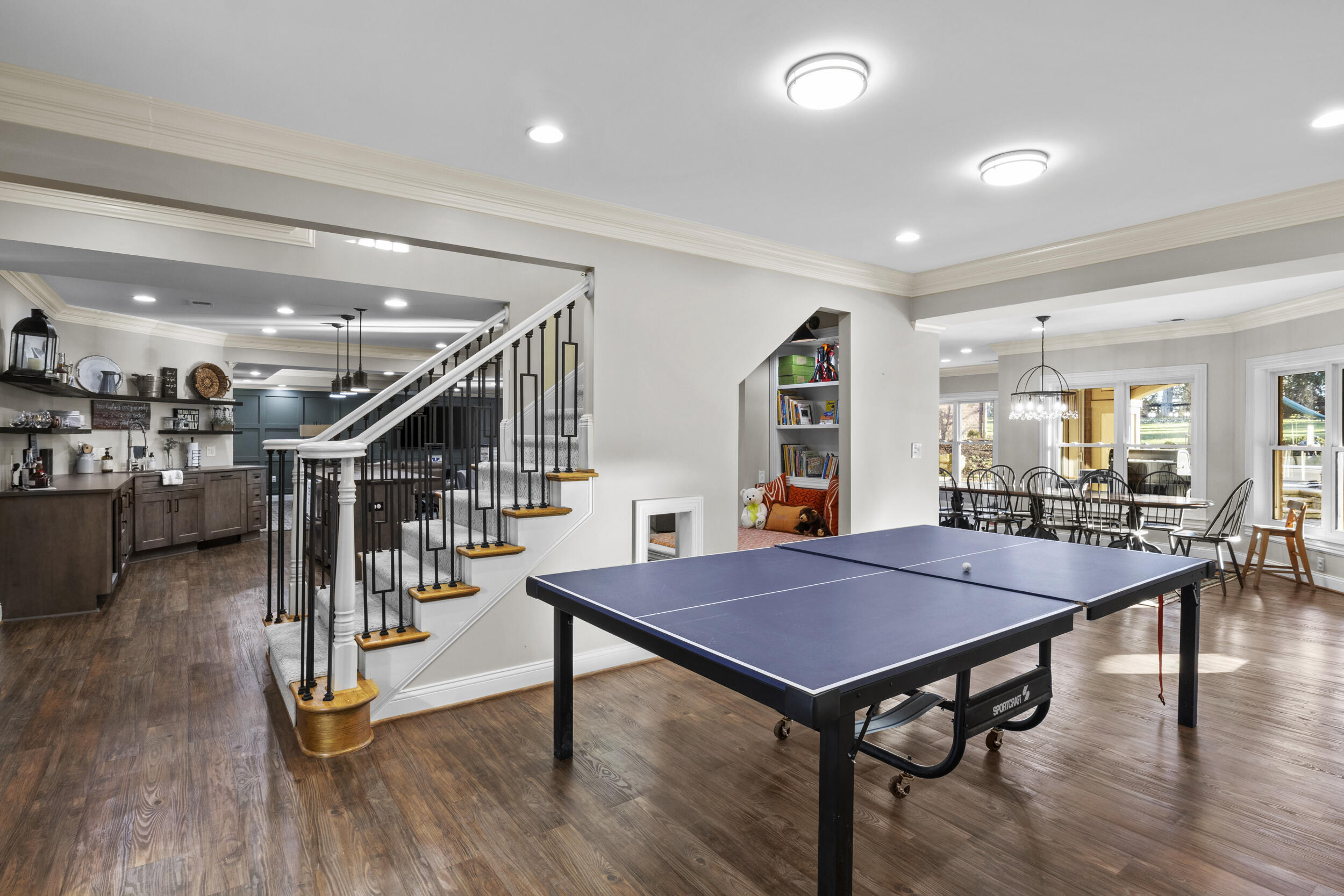 236 E Cambridge Lane