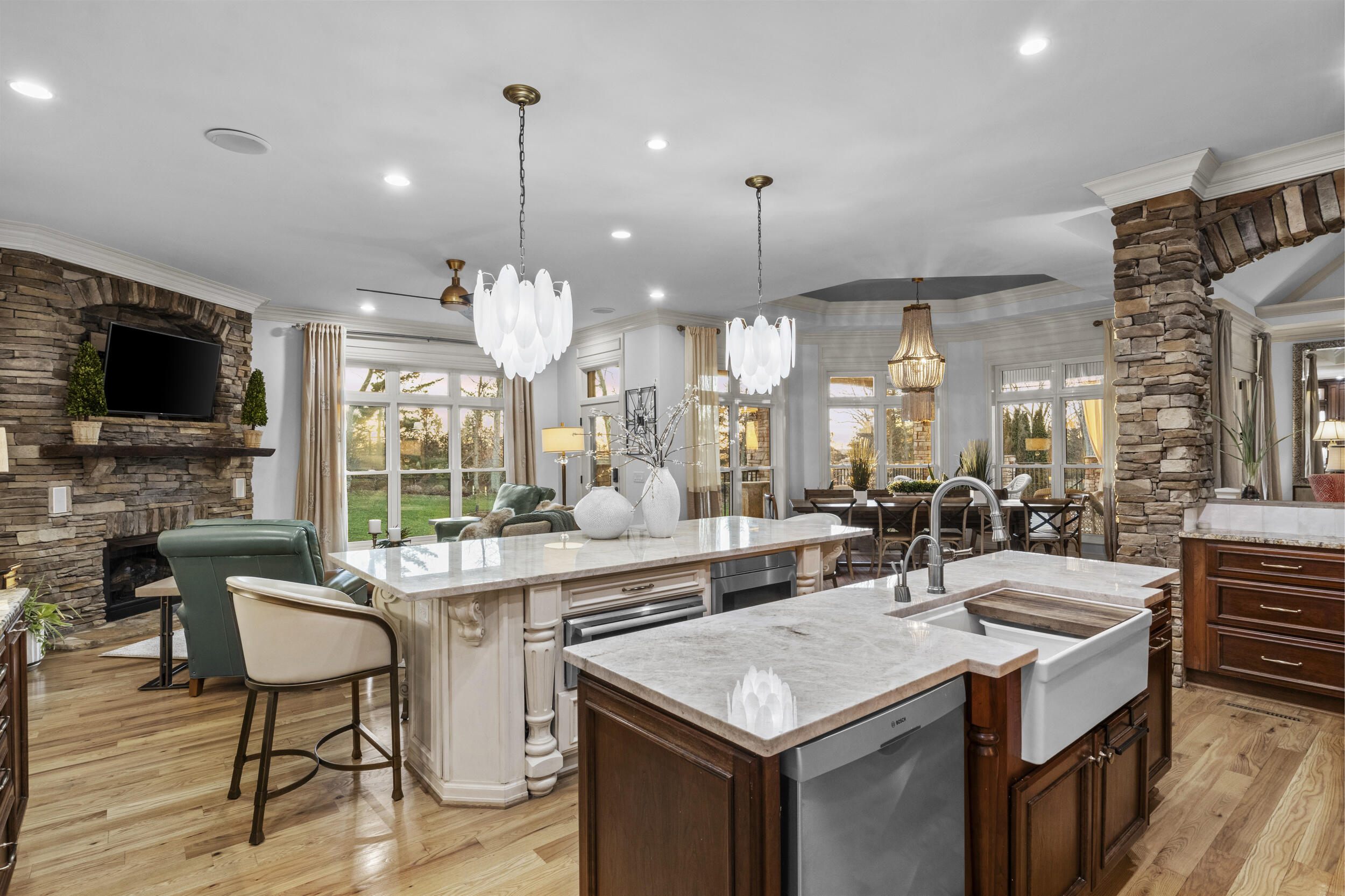 236 E Cambridge Lane