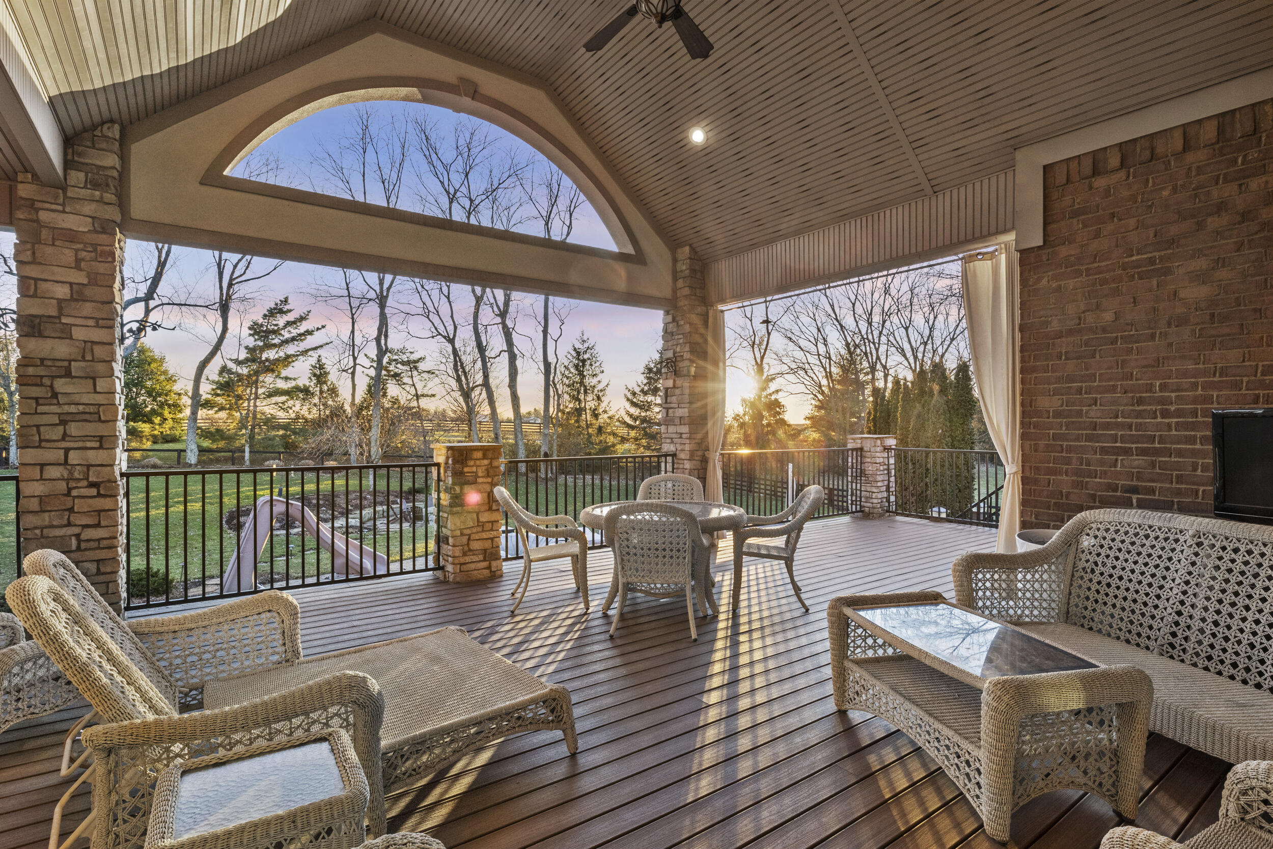 236 E Cambridge Lane