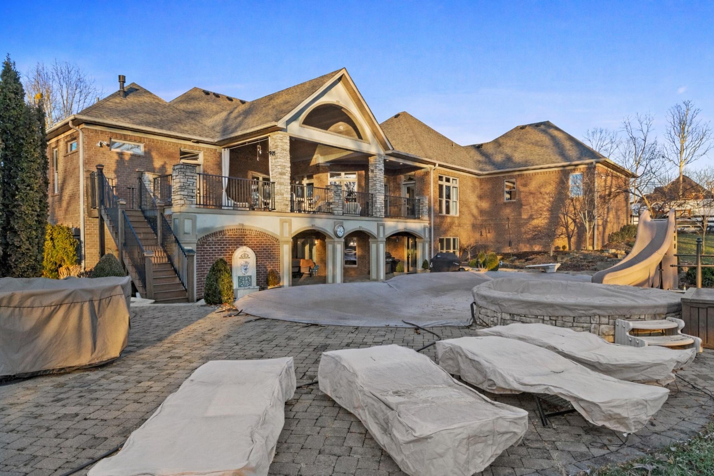 236 E Cambridge Lane