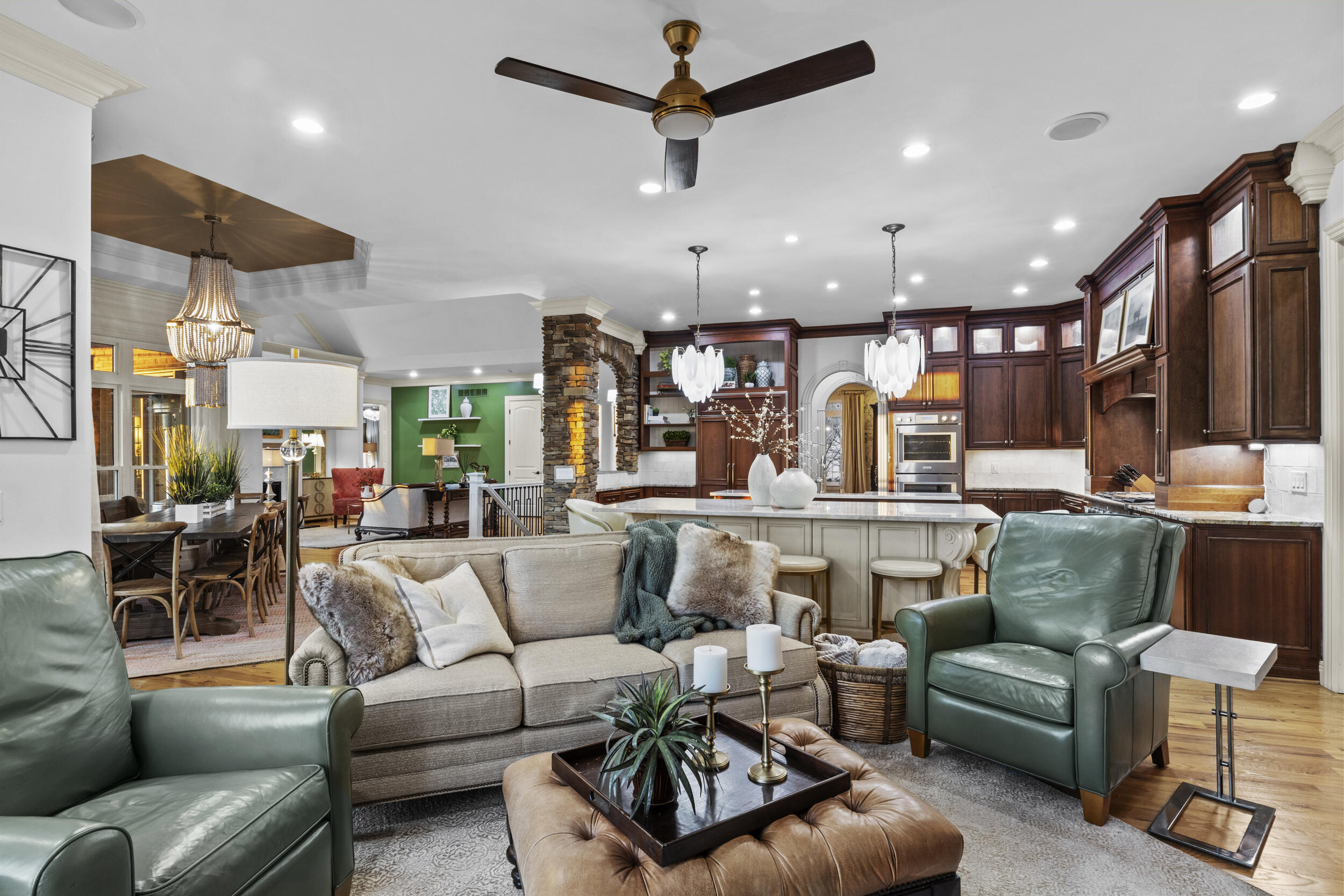 236 E Cambridge Lane