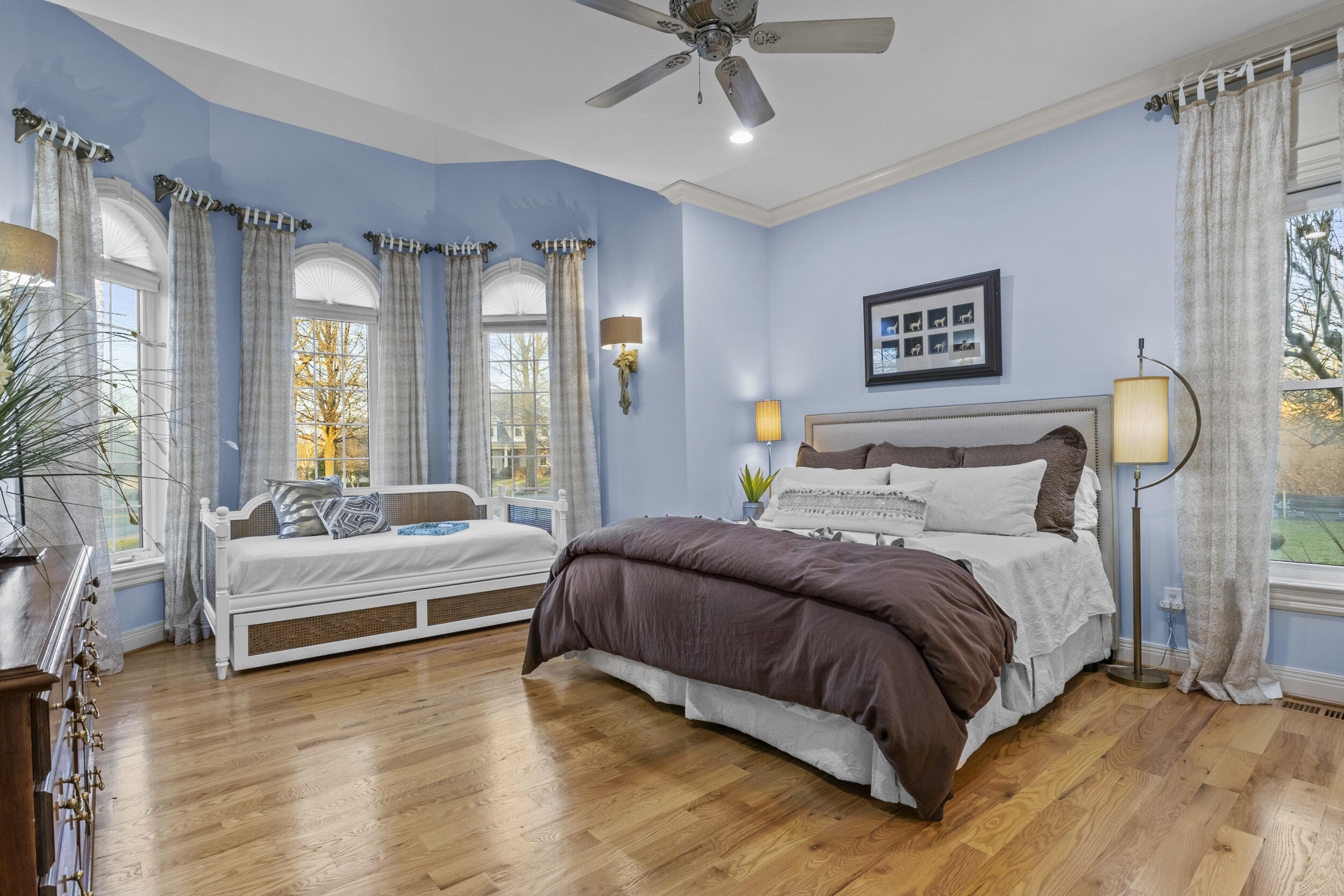 236 E Cambridge Lane