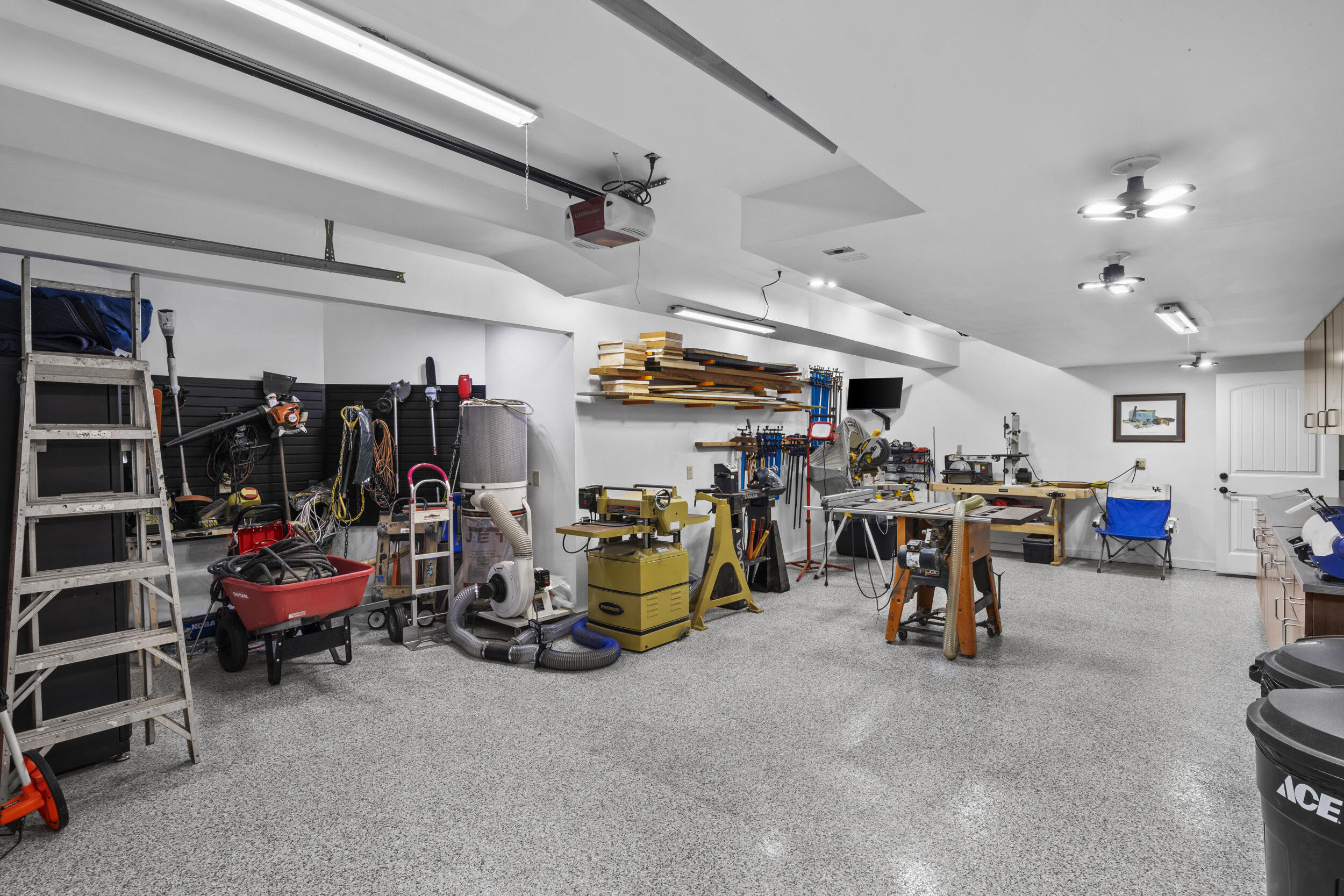 236 E Cambridge Lane