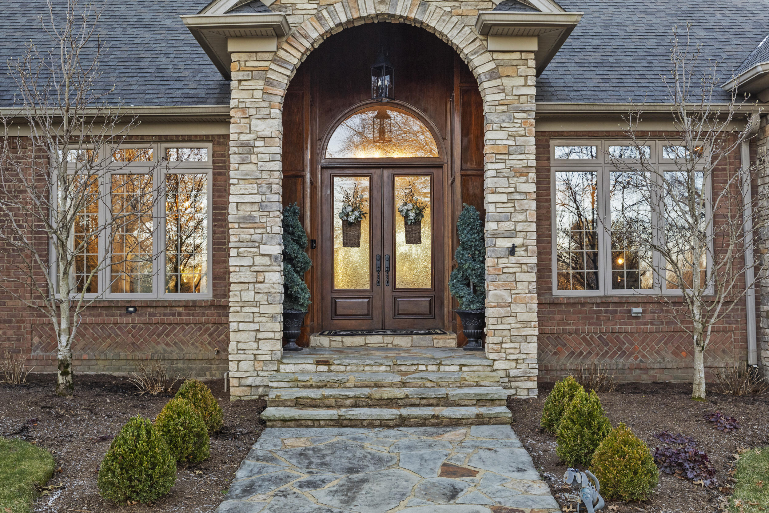 236 E Cambridge Lane