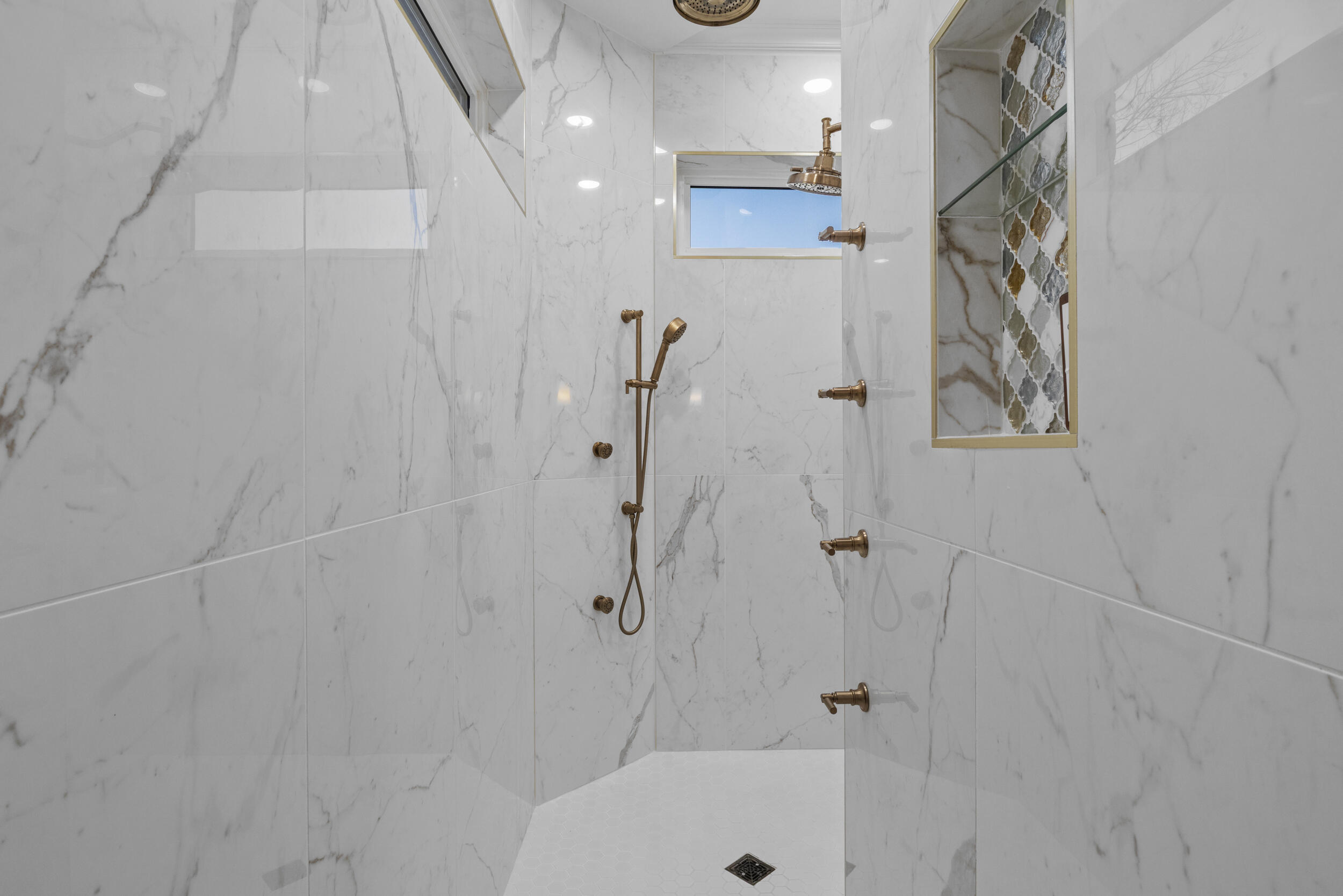 236 E Cambridge Lane